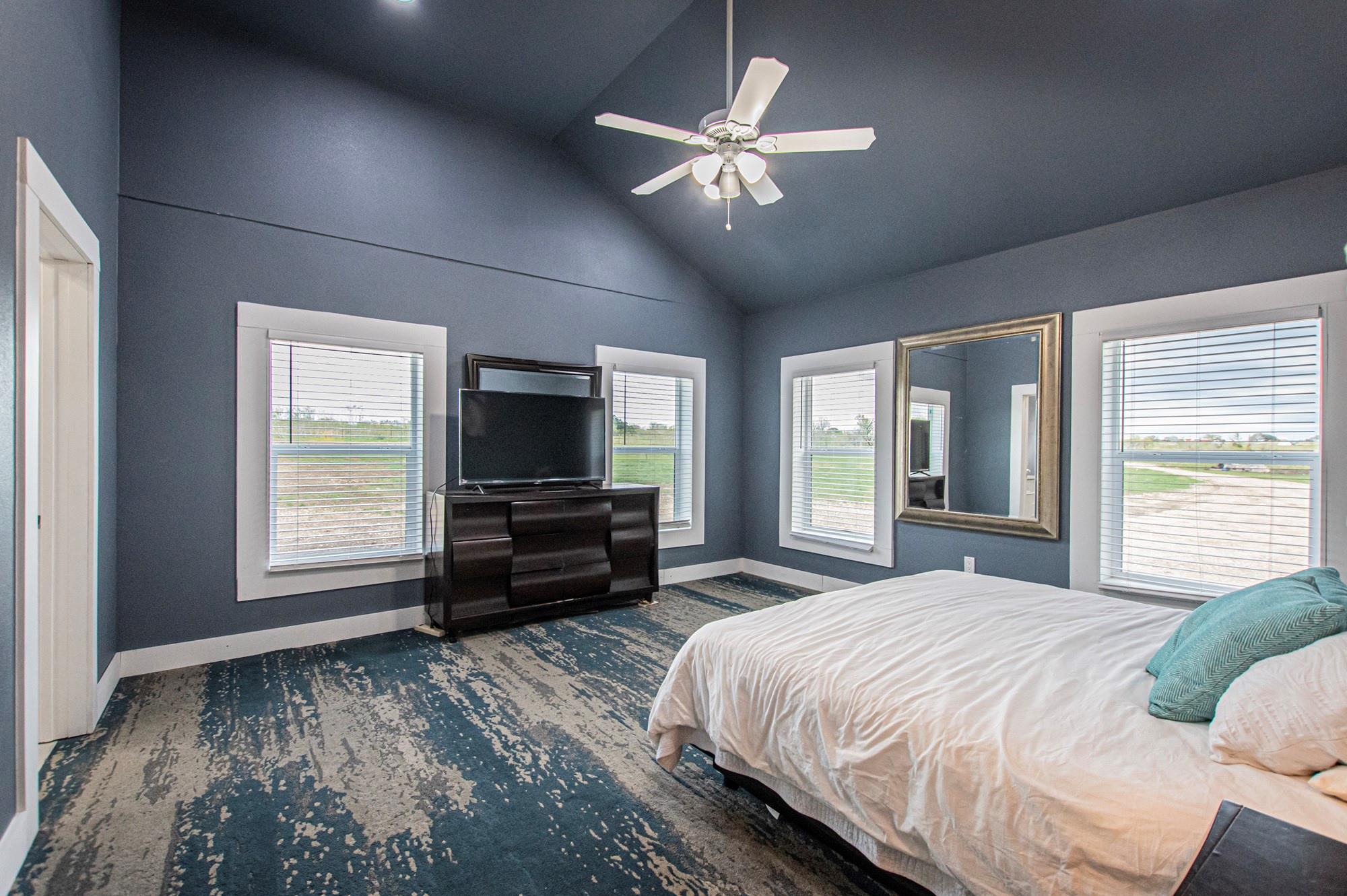 3370 Pettytown Rd, Dale, TX 78616