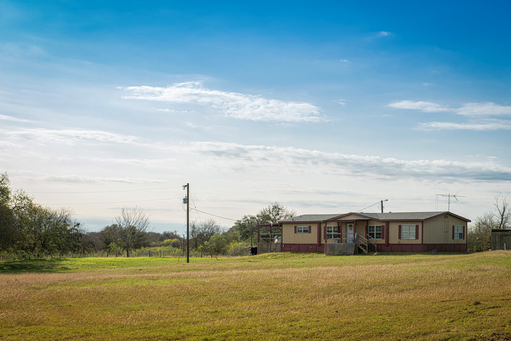 3370 Pettytown Rd, Dale, TX 78616