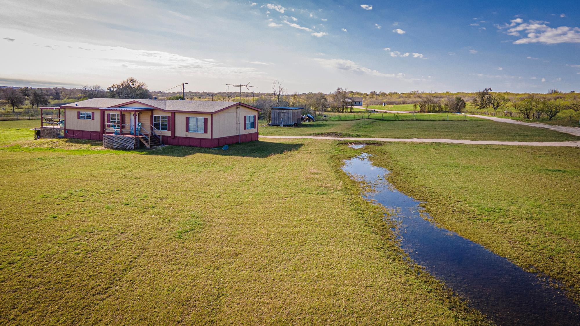 3370 Pettytown Rd, Dale, TX 78616