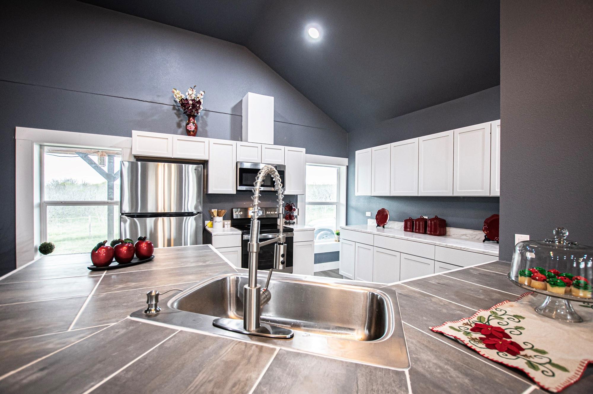 3370 Pettytown Rd, Dale, TX 78616