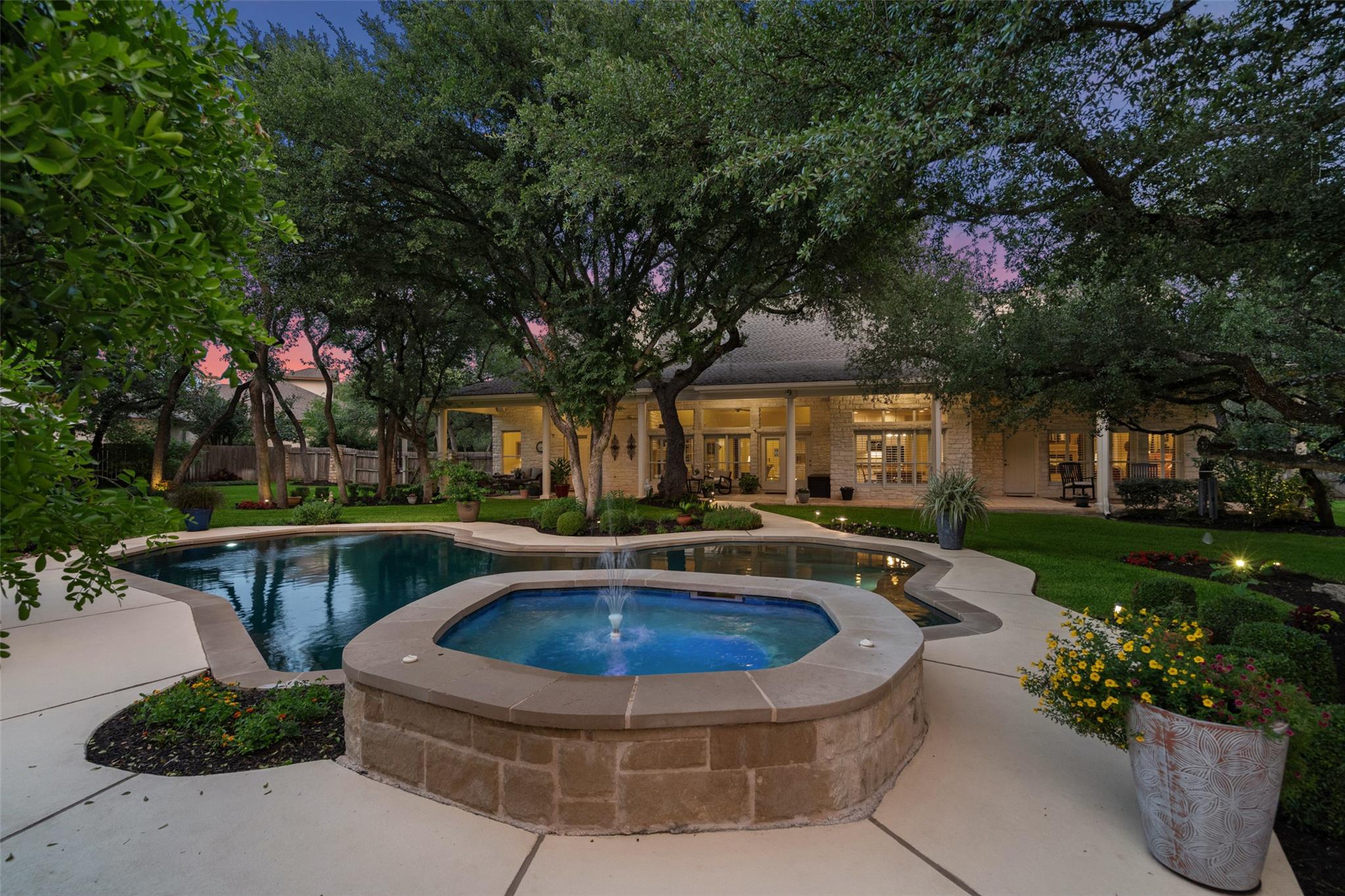 2319 Woodway Dr, Round Rock, TX 78681