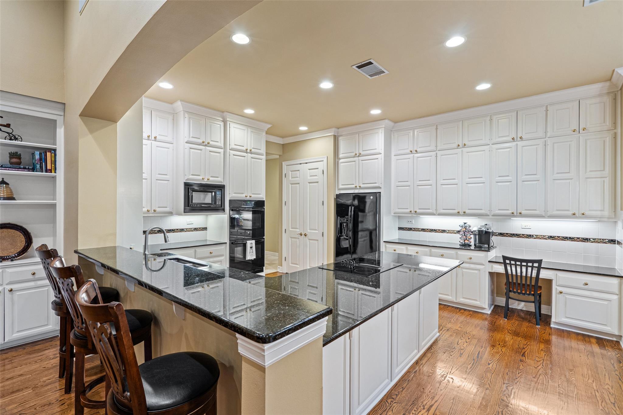 2319 Woodway Dr, Round Rock, TX 78681