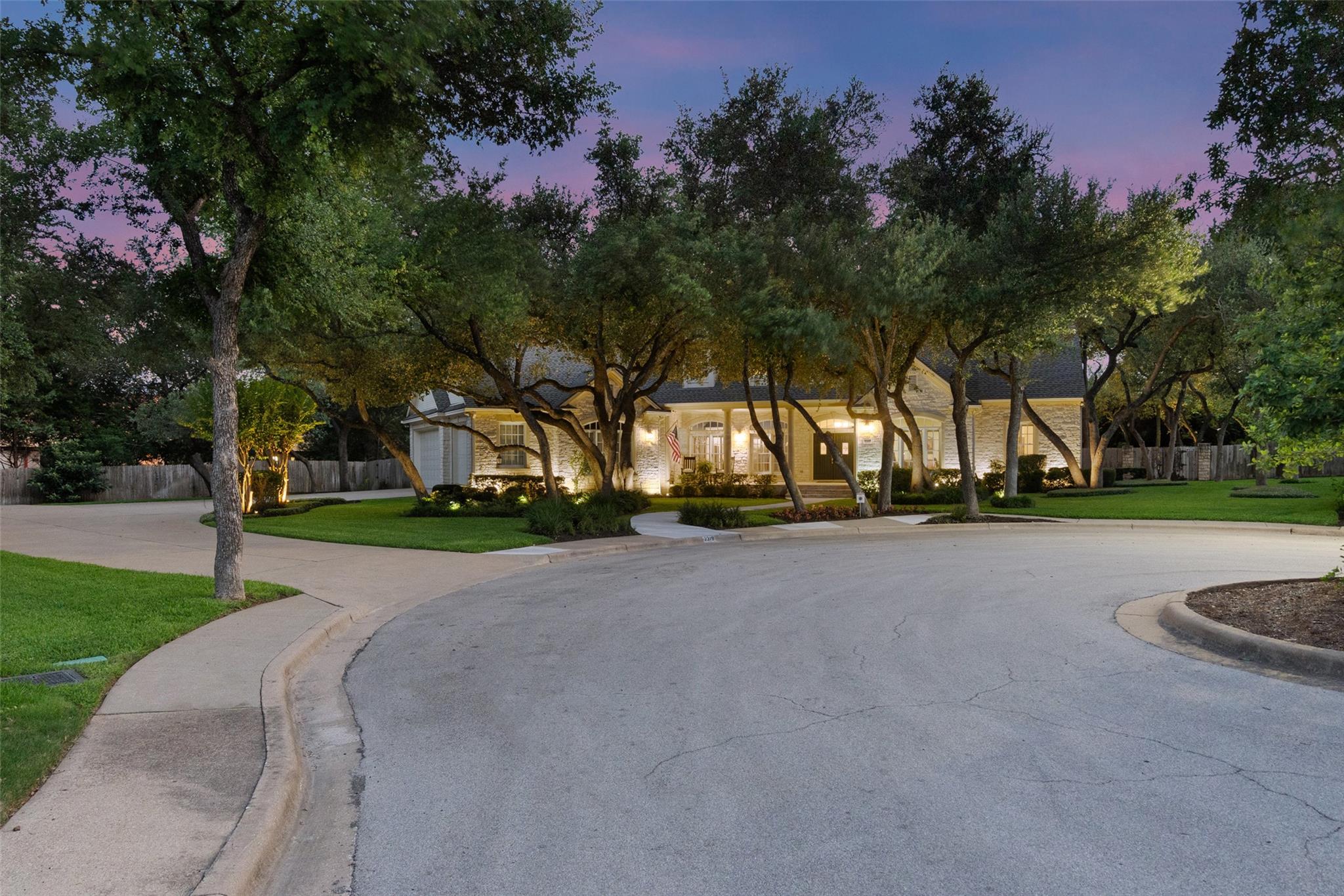 2319 Woodway Dr, Round Rock, TX 78681