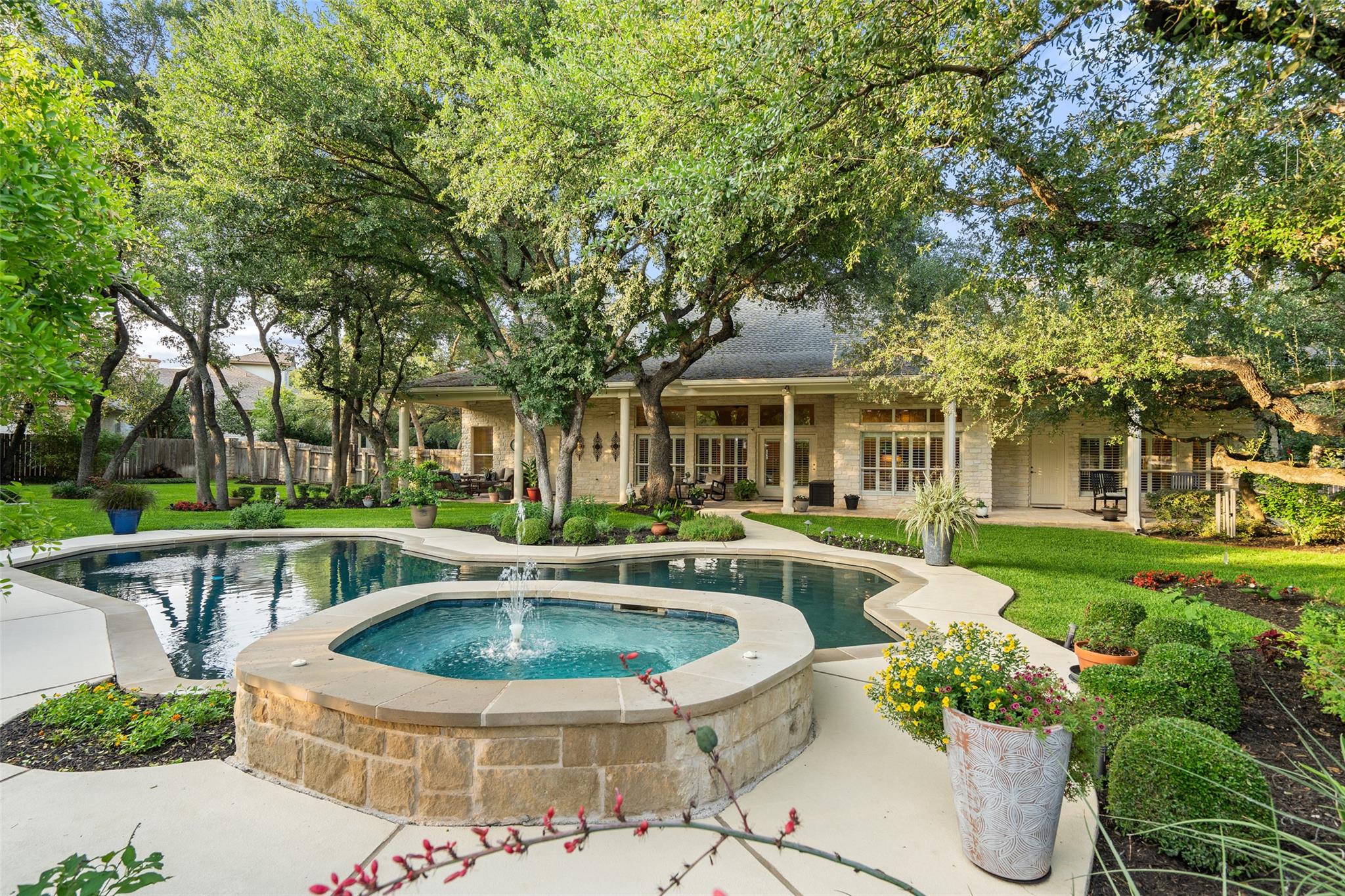 2319 Woodway Dr, Round Rock, TX 78681