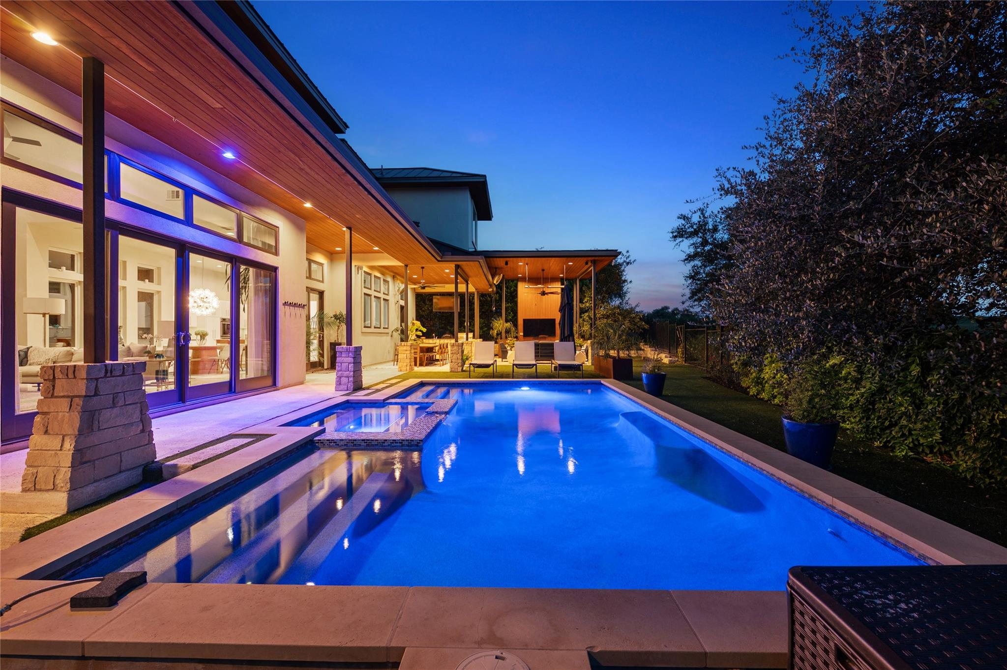 4004 Sugarloaf Dr, Austin, TX 78738
