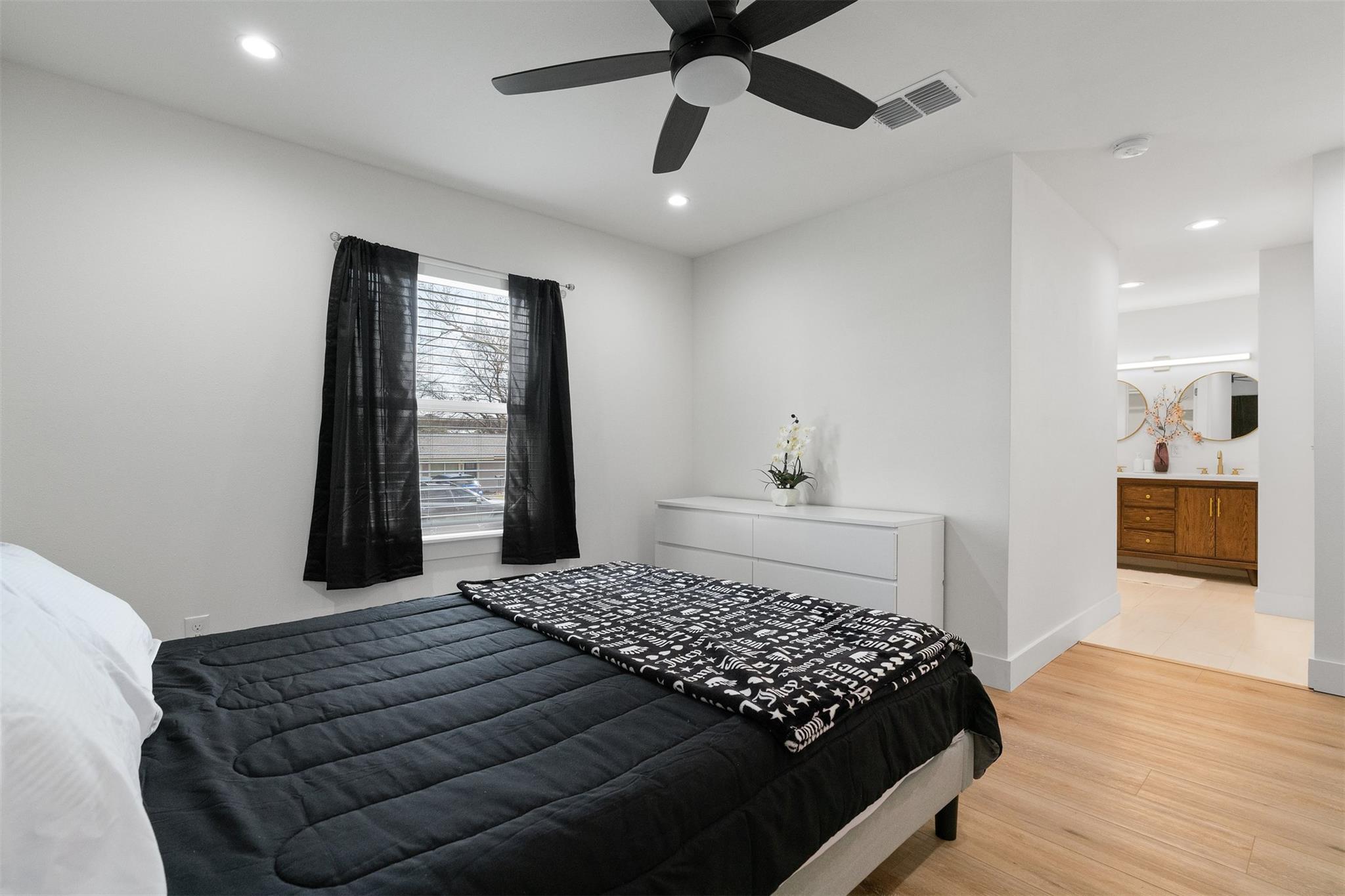 8516 Contour Dr, Austin, TX 78757