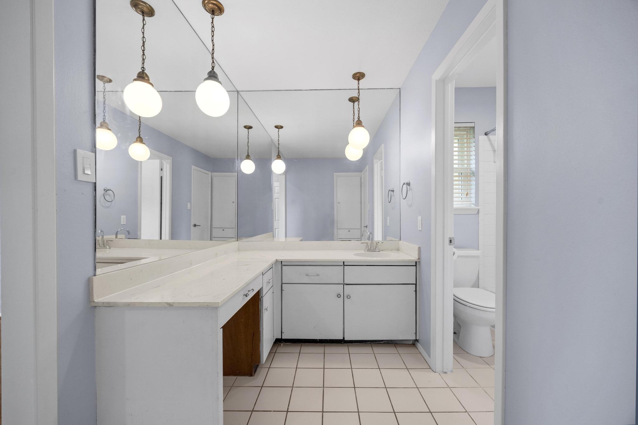 1301 S Meadows Dr, Austin, TX 78758