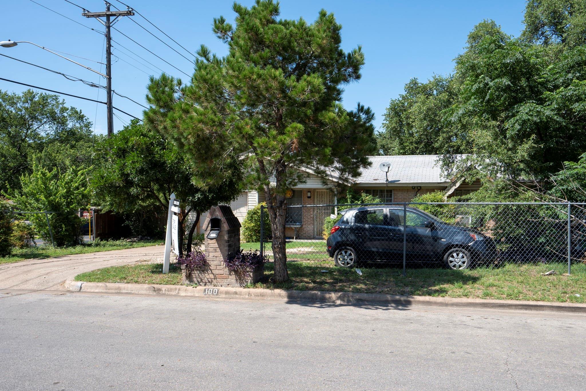 100 Red Oak Cir, Austin, TX 78753