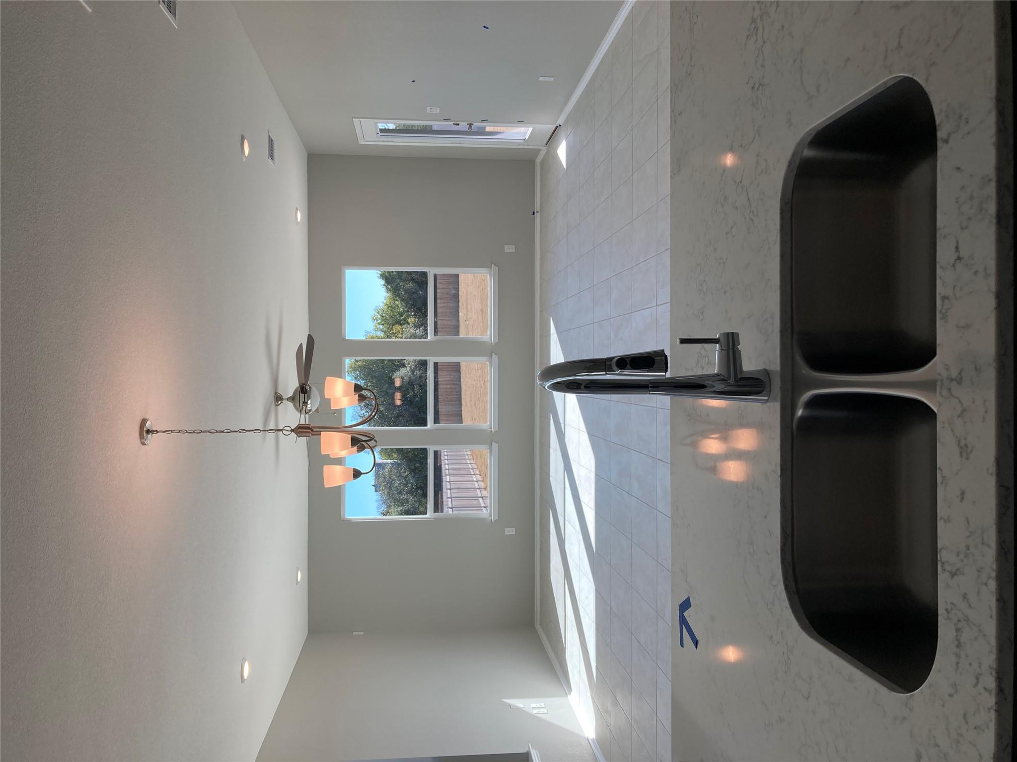 160 Lorianne Ln, Kyle, TX 78640