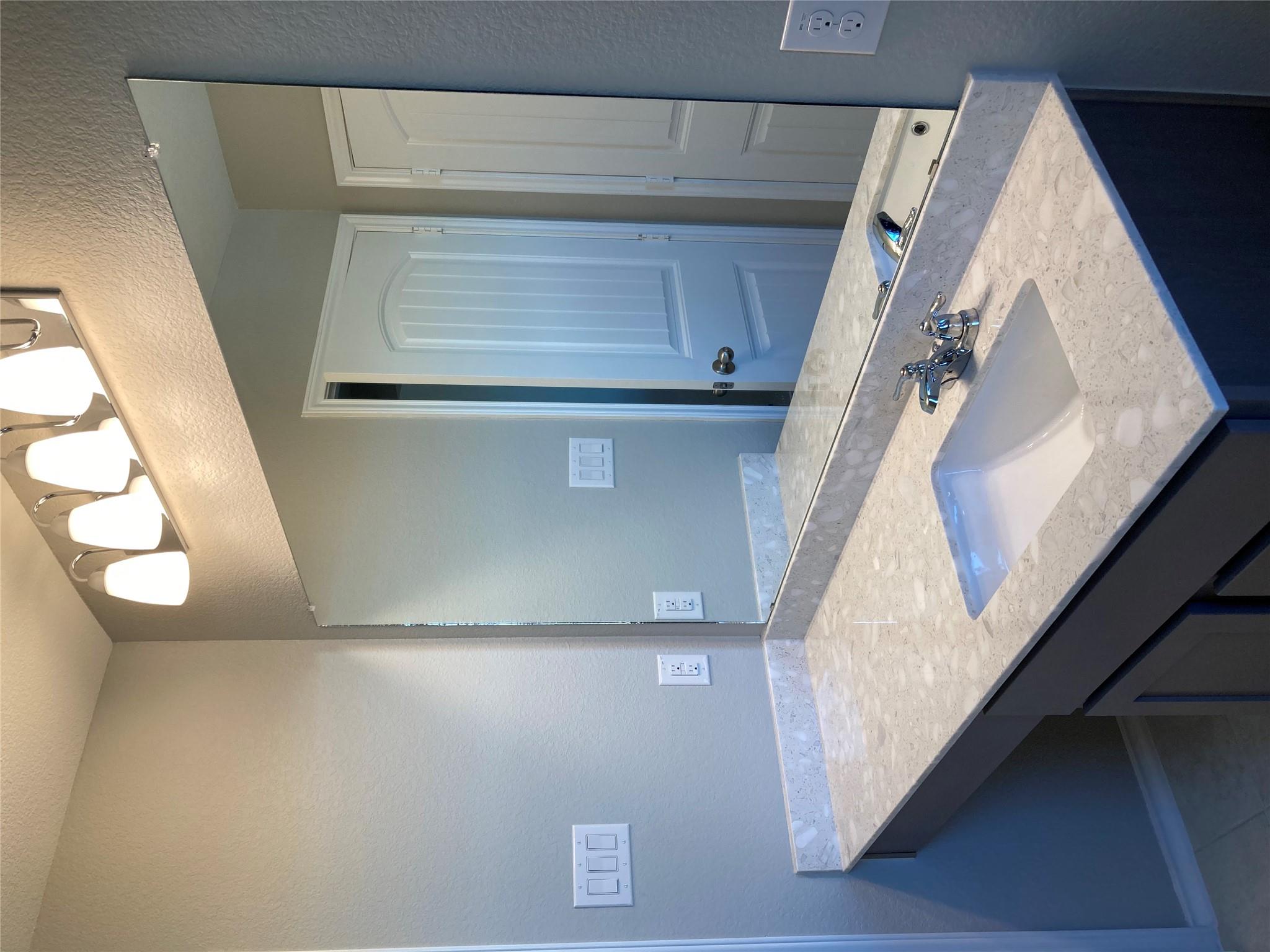 160 Lorianne Ln, Kyle, TX 78640