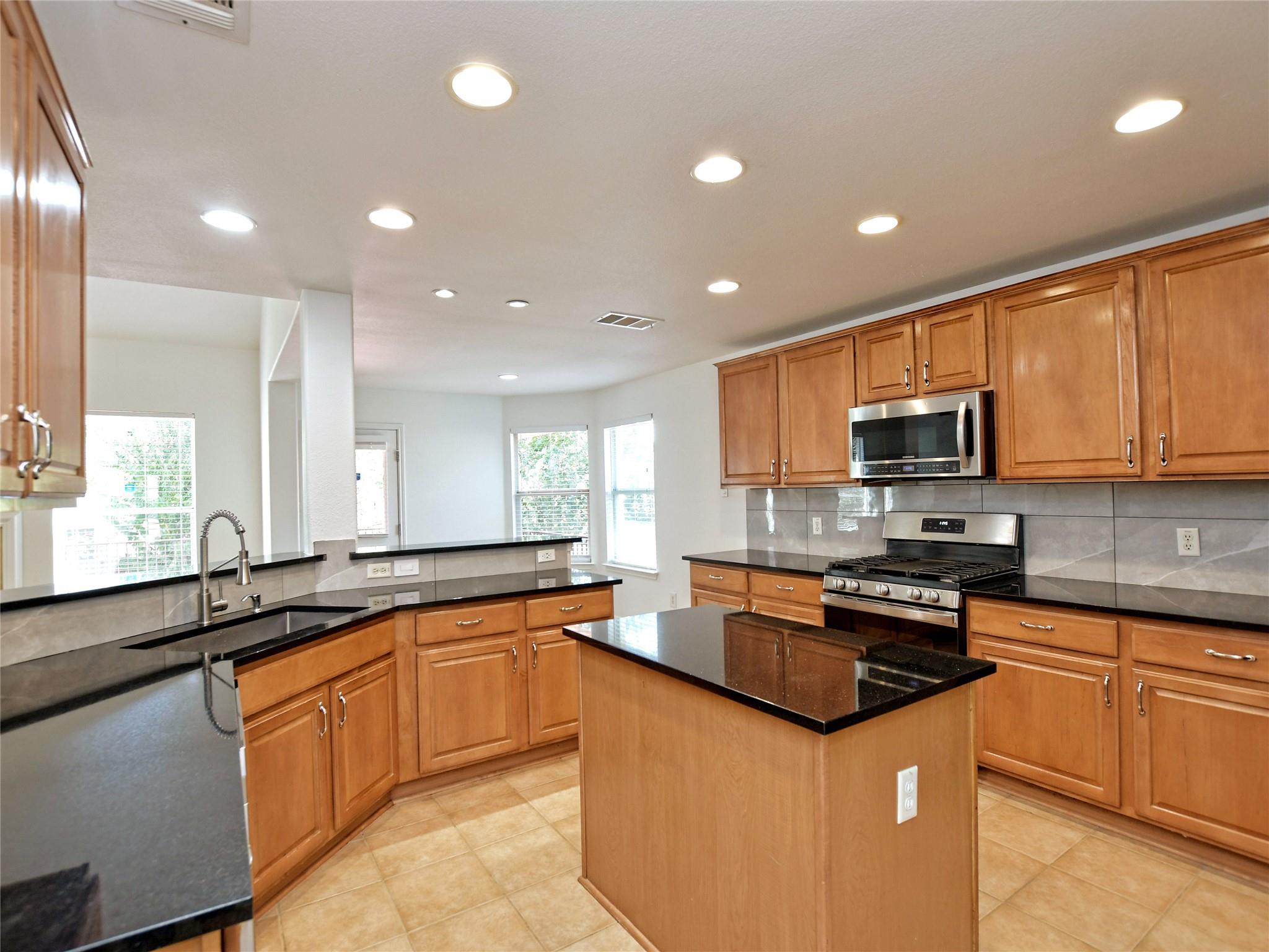 106 S Gadwall Ln, Cedar Park, TX 78613