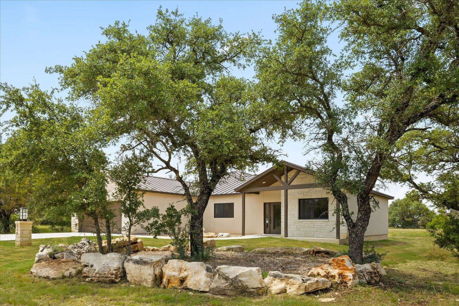 114 Rolling Hill Dr, Horseshoe Bay, TX 78657