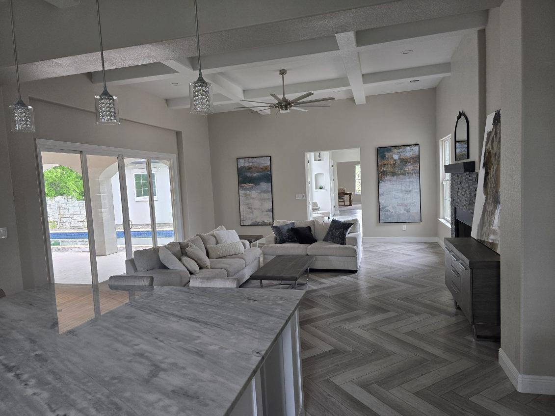 128 Gloria Blvd, Smithville, TX 78957