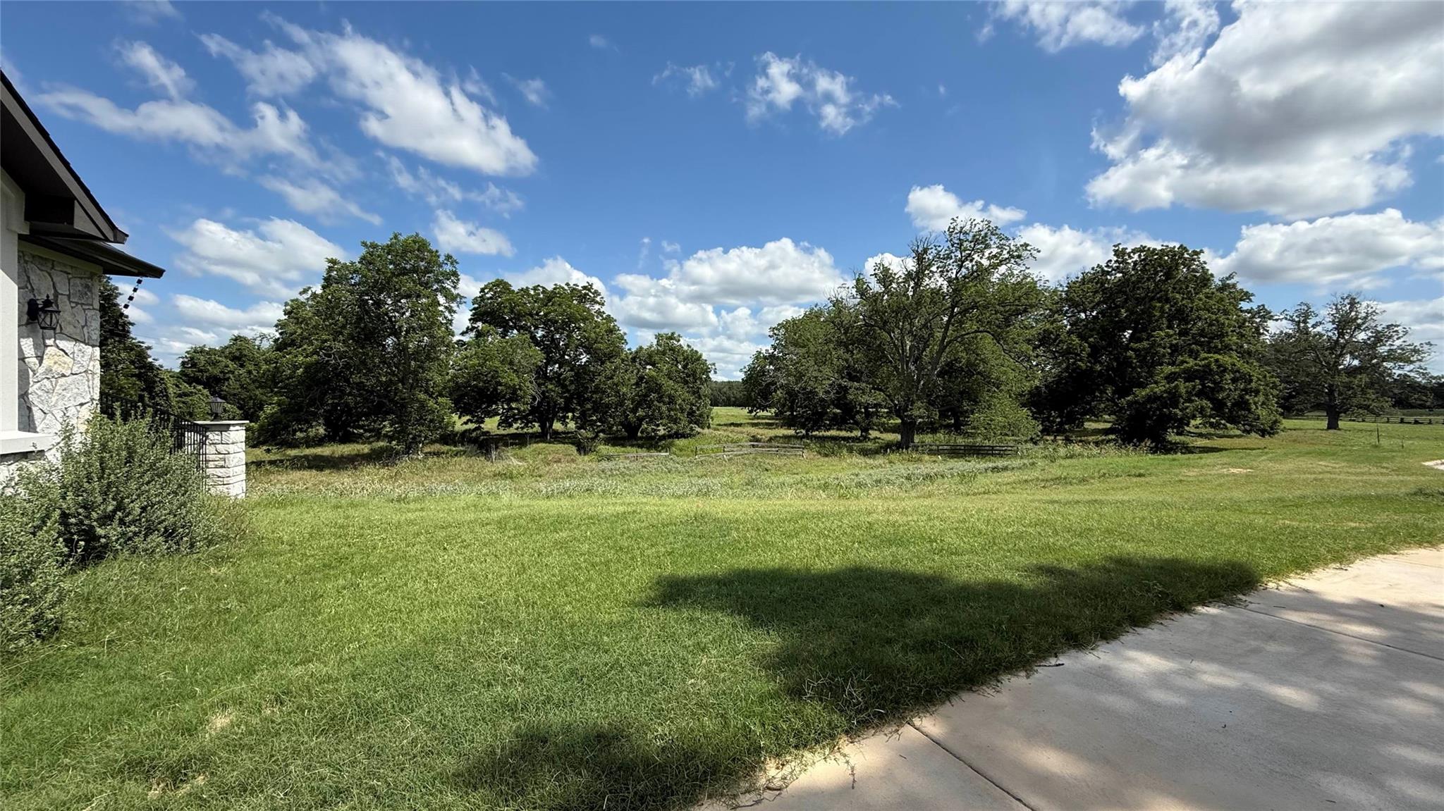 128 Gloria Blvd, Smithville, TX 78957