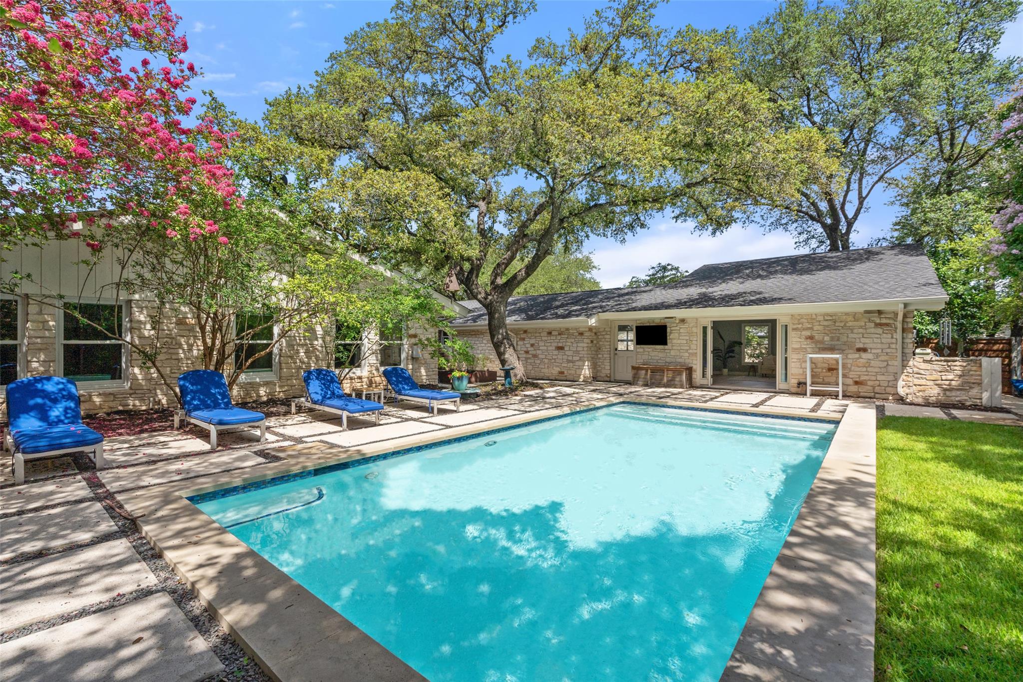 128 Firebird St, Lakeway, TX 78734