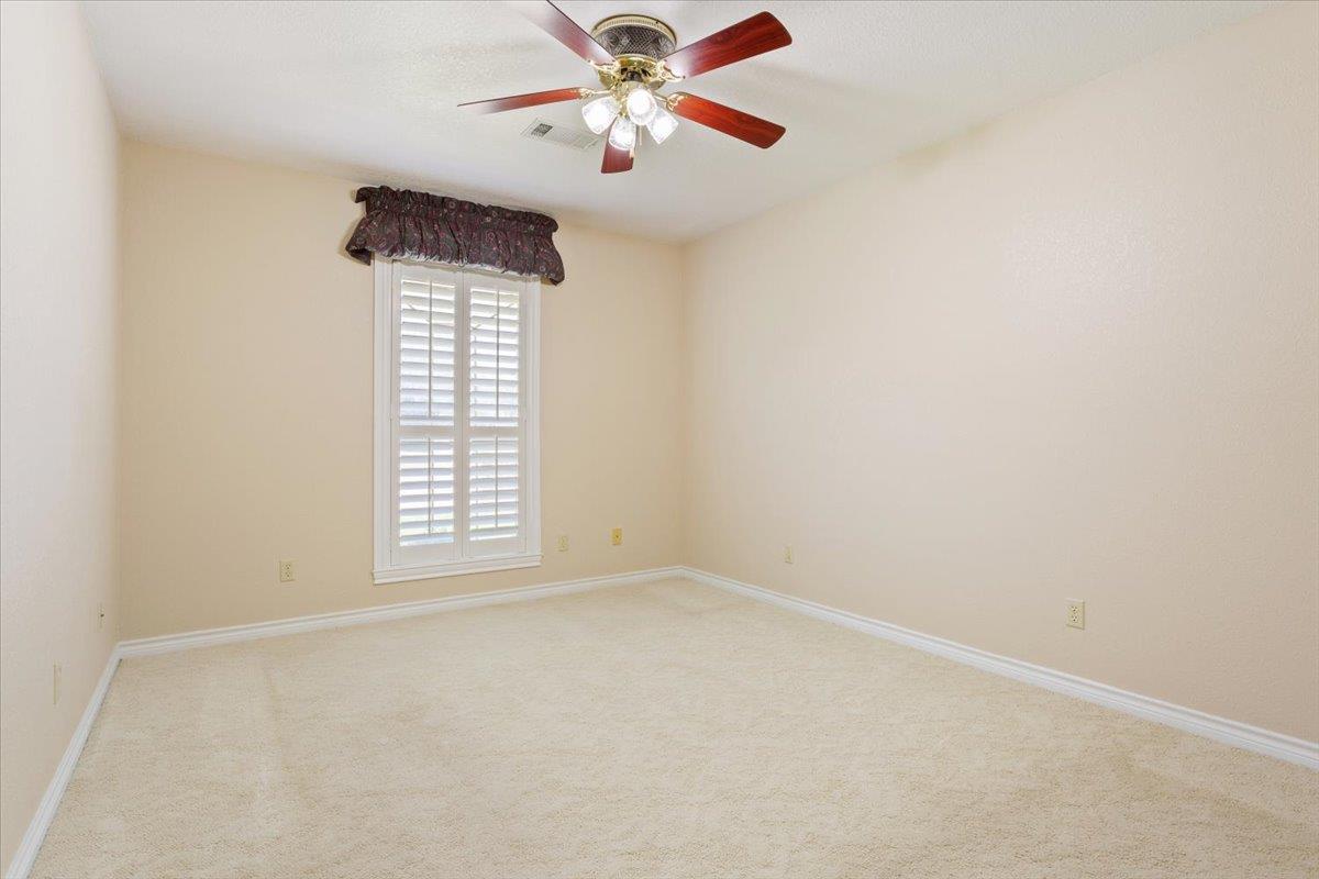 1204 Fairway Cir, Salado, TX 76571