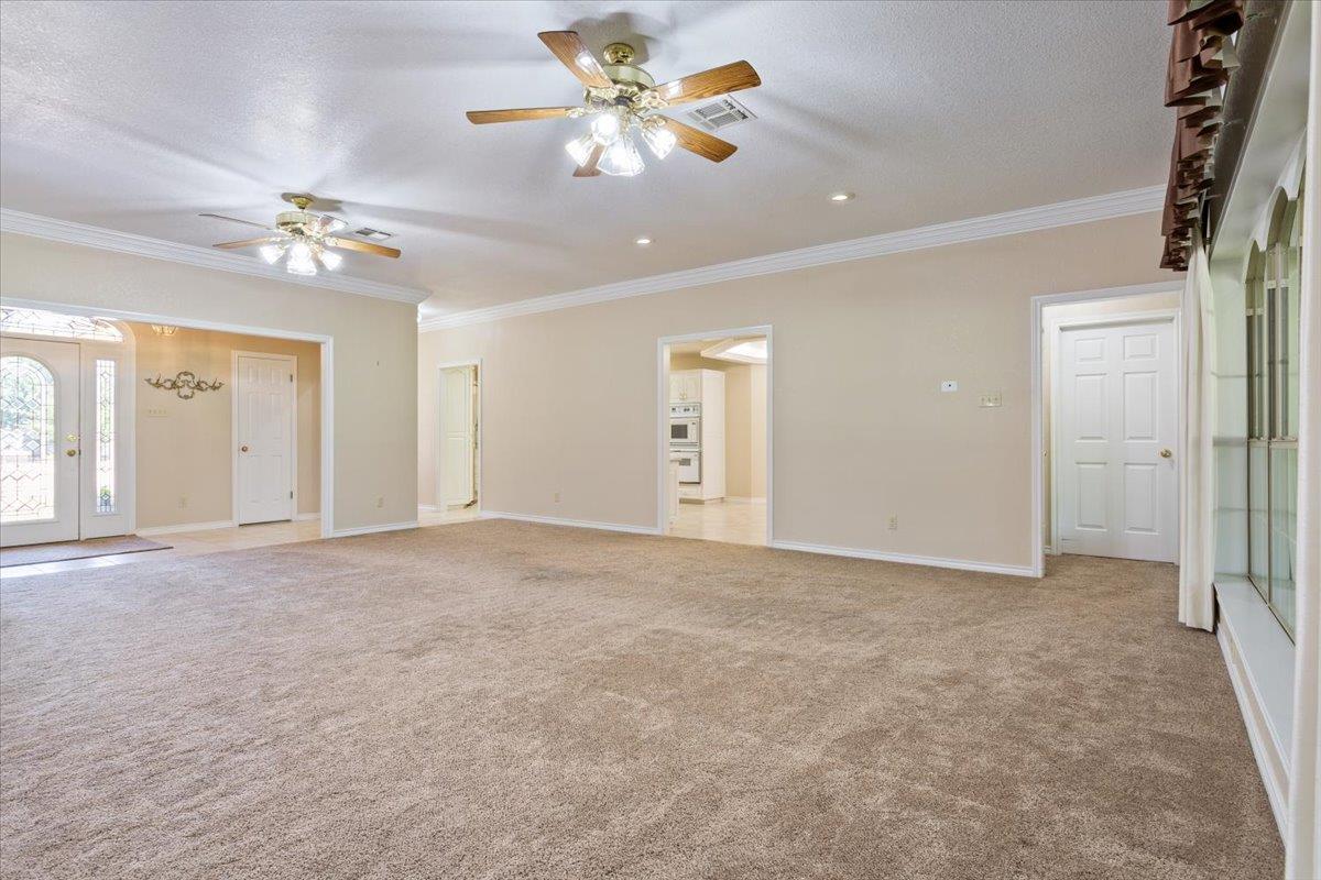 1204 Fairway Cir, Salado, TX 76571