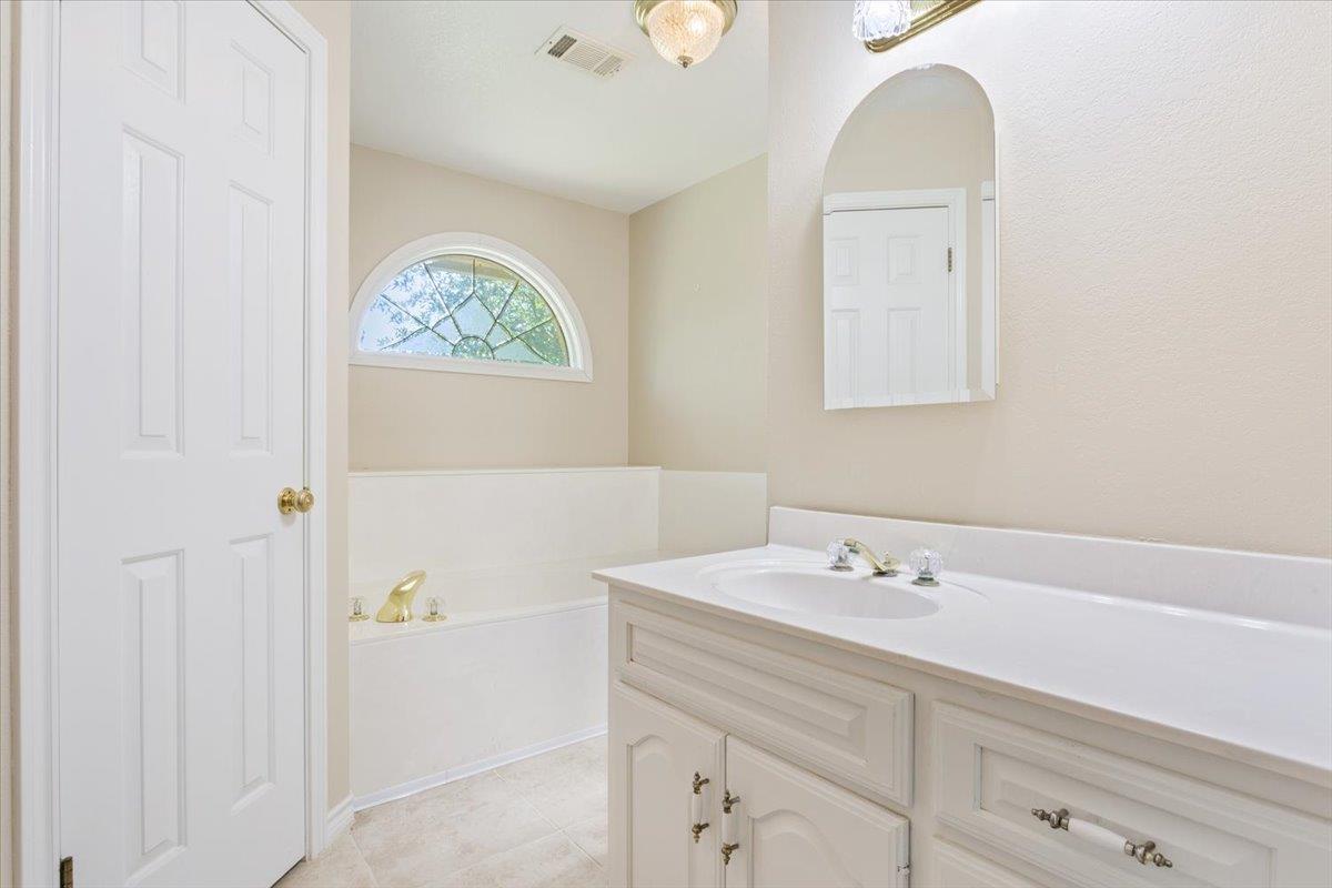 1204 Fairway Cir, Salado, TX 76571