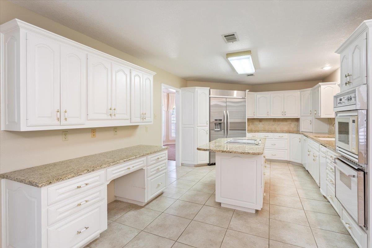 1204 Fairway Cir, Salado, TX 76571