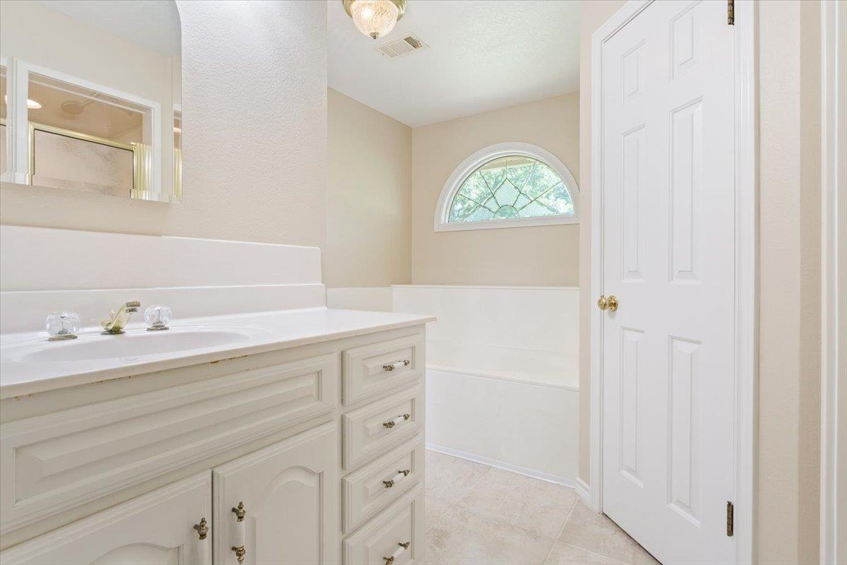 1204 Fairway Cir, Salado, TX 76571