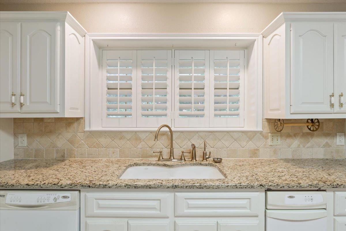 1204 Fairway Cir, Salado, TX 76571