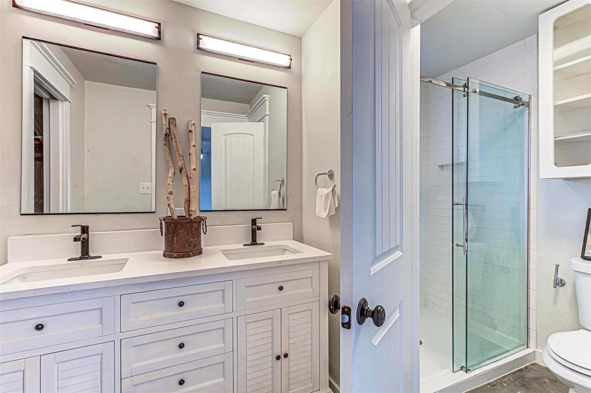 105 Southern Spur, Horseshoe Bay, TX 78657