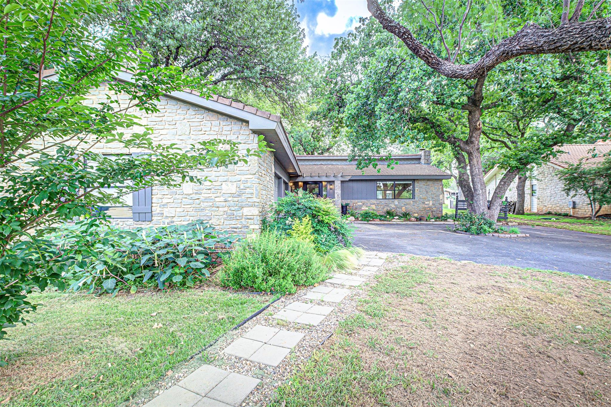 105 Southern Spur, Horseshoe Bay, TX 78657