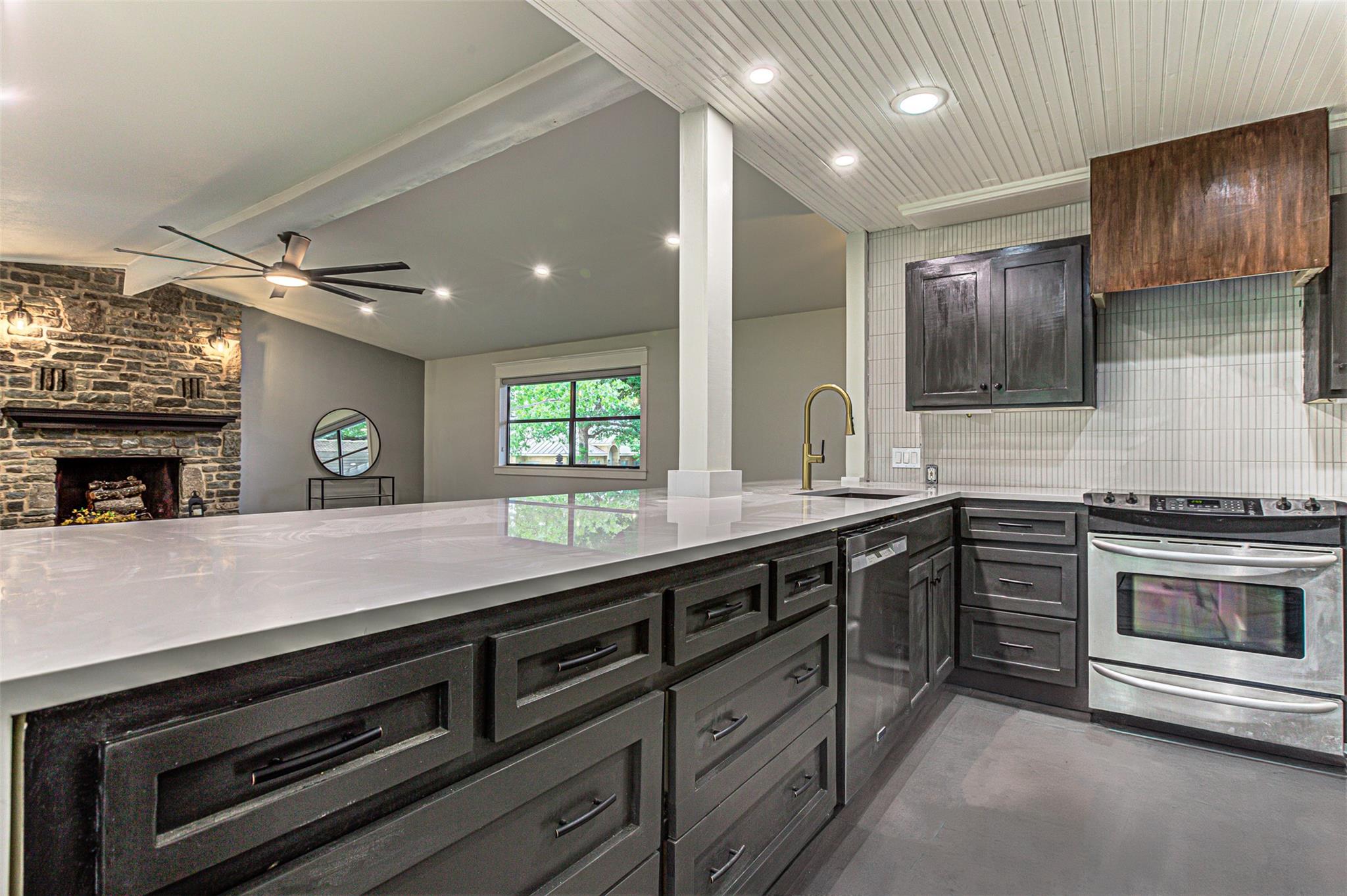 105 Southern Spur, Horseshoe Bay, TX 78657