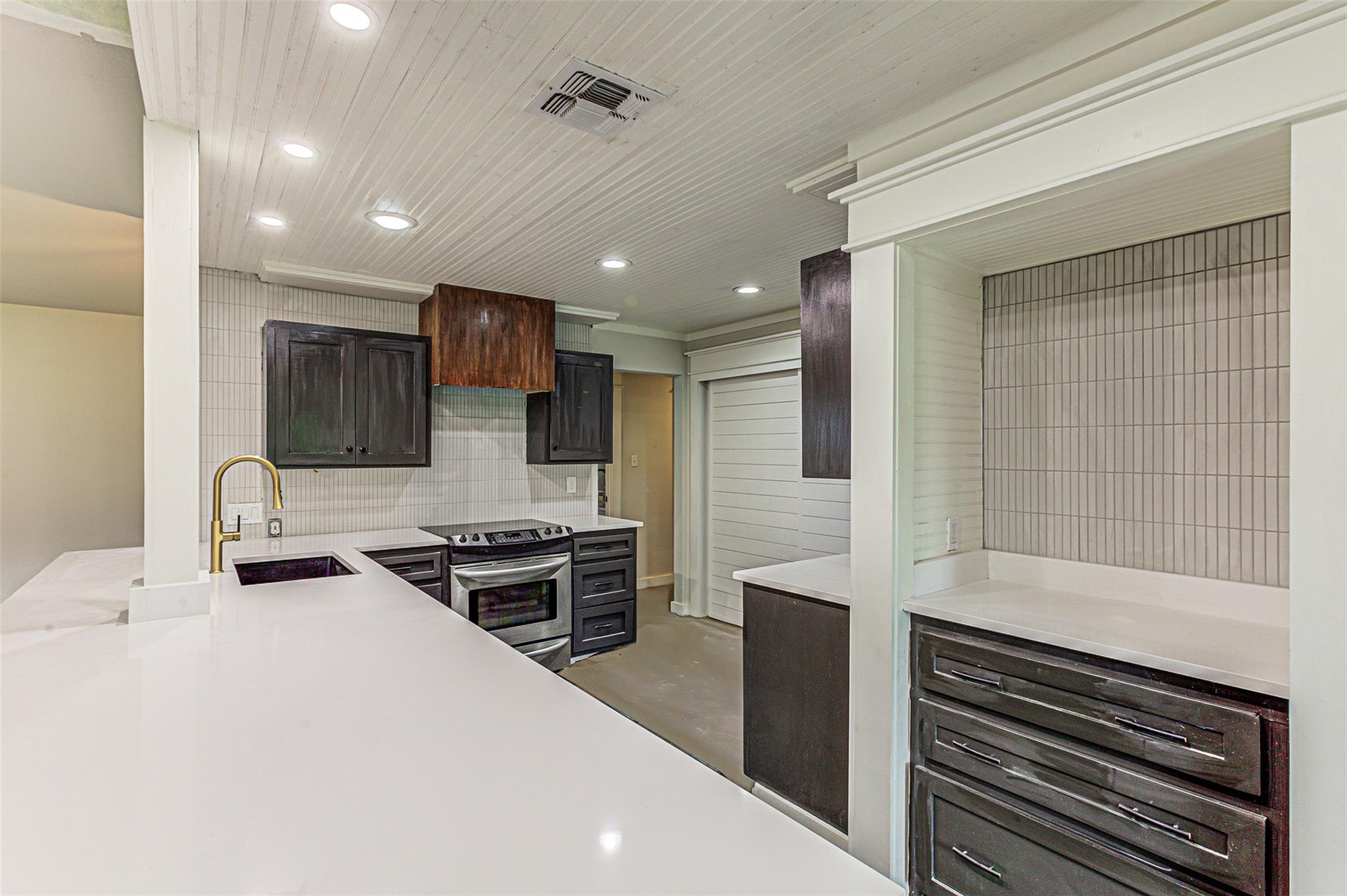 105 Southern Spur, Horseshoe Bay, TX 78657