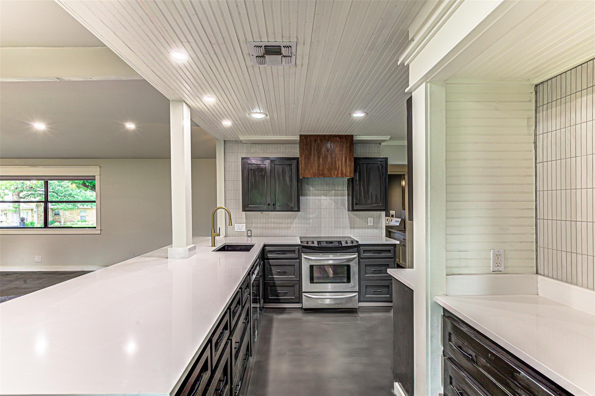 105 Southern Spur, Horseshoe Bay, TX 78657
