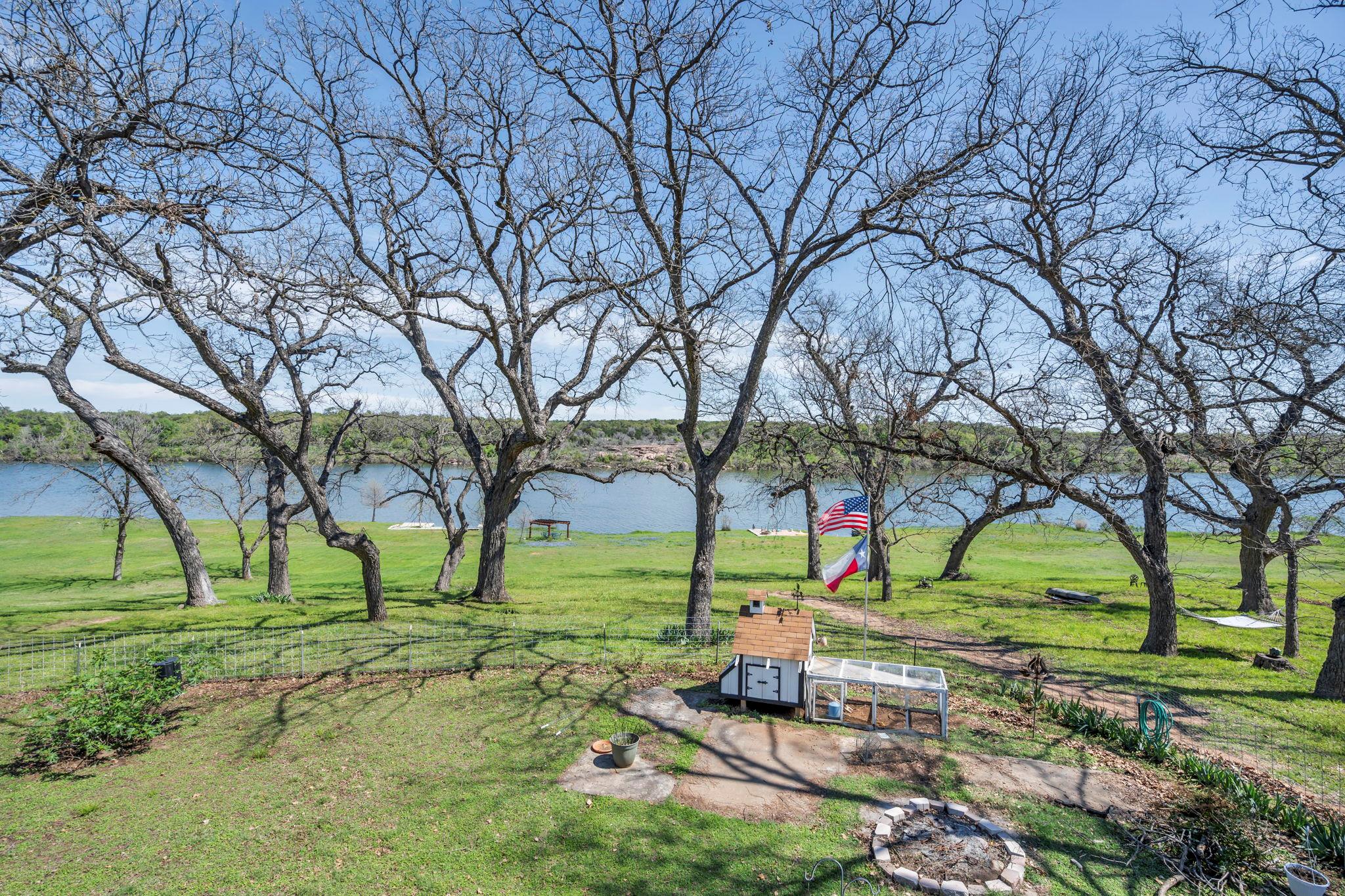 3715 Lakeview Dr, Cottonwood Shores, TX 78657