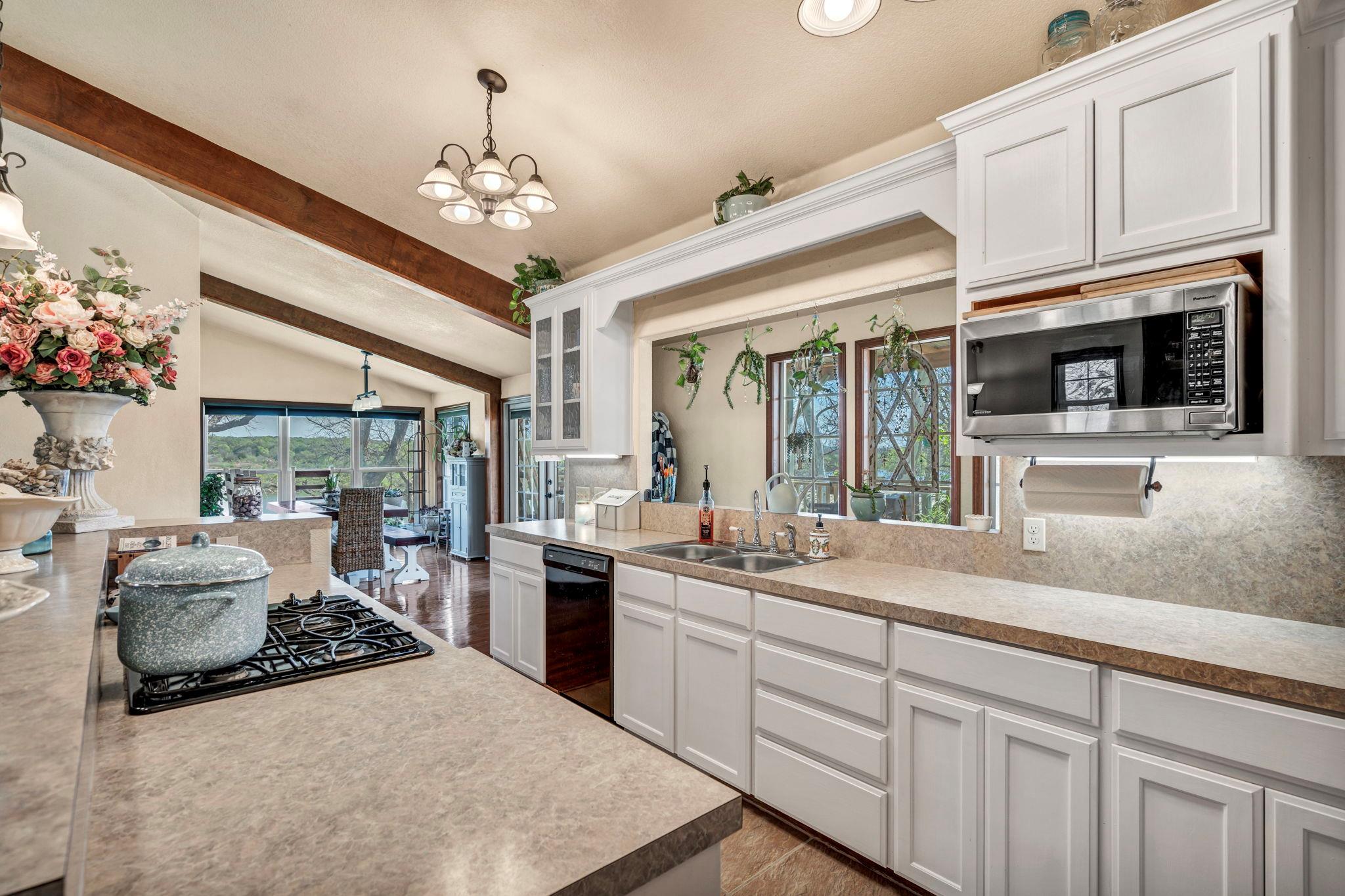 3715 Lakeview Dr, Cottonwood Shores, TX 78657