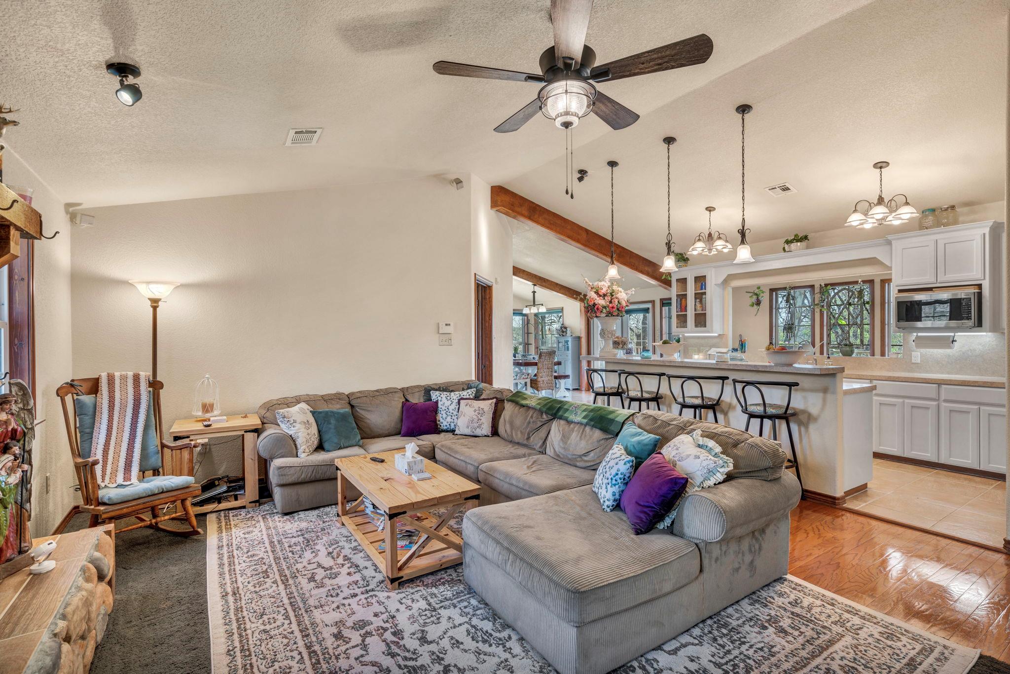 3715 Lakeview Dr, Cottonwood Shores, TX 78657