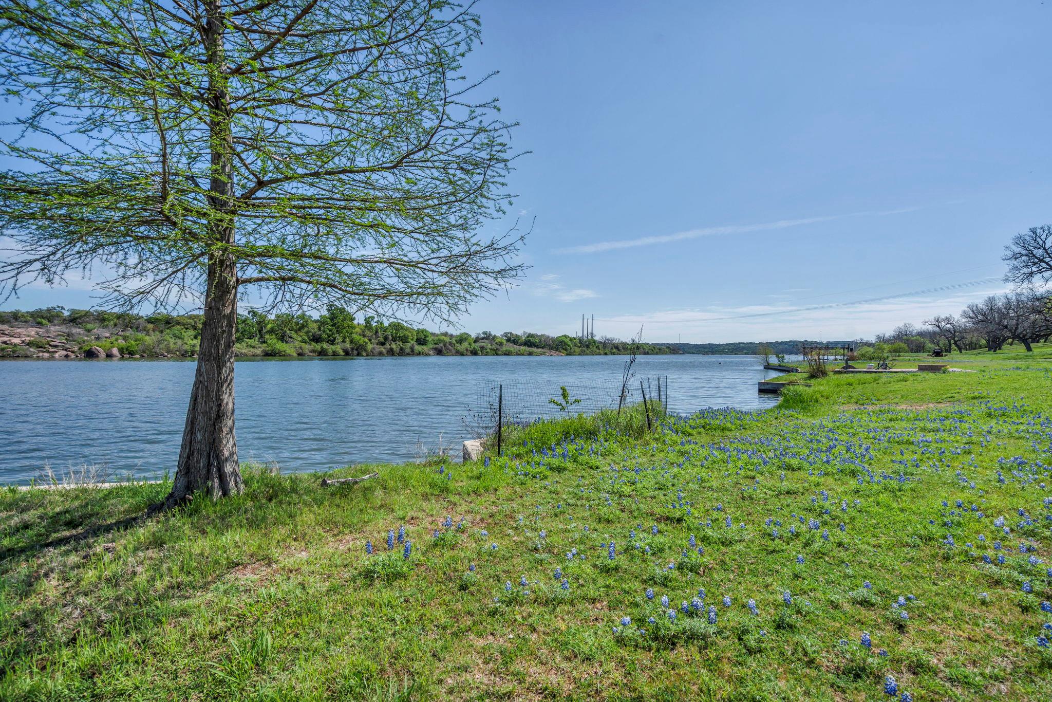 3715 Lakeview Dr, Cottonwood Shores, TX 78657