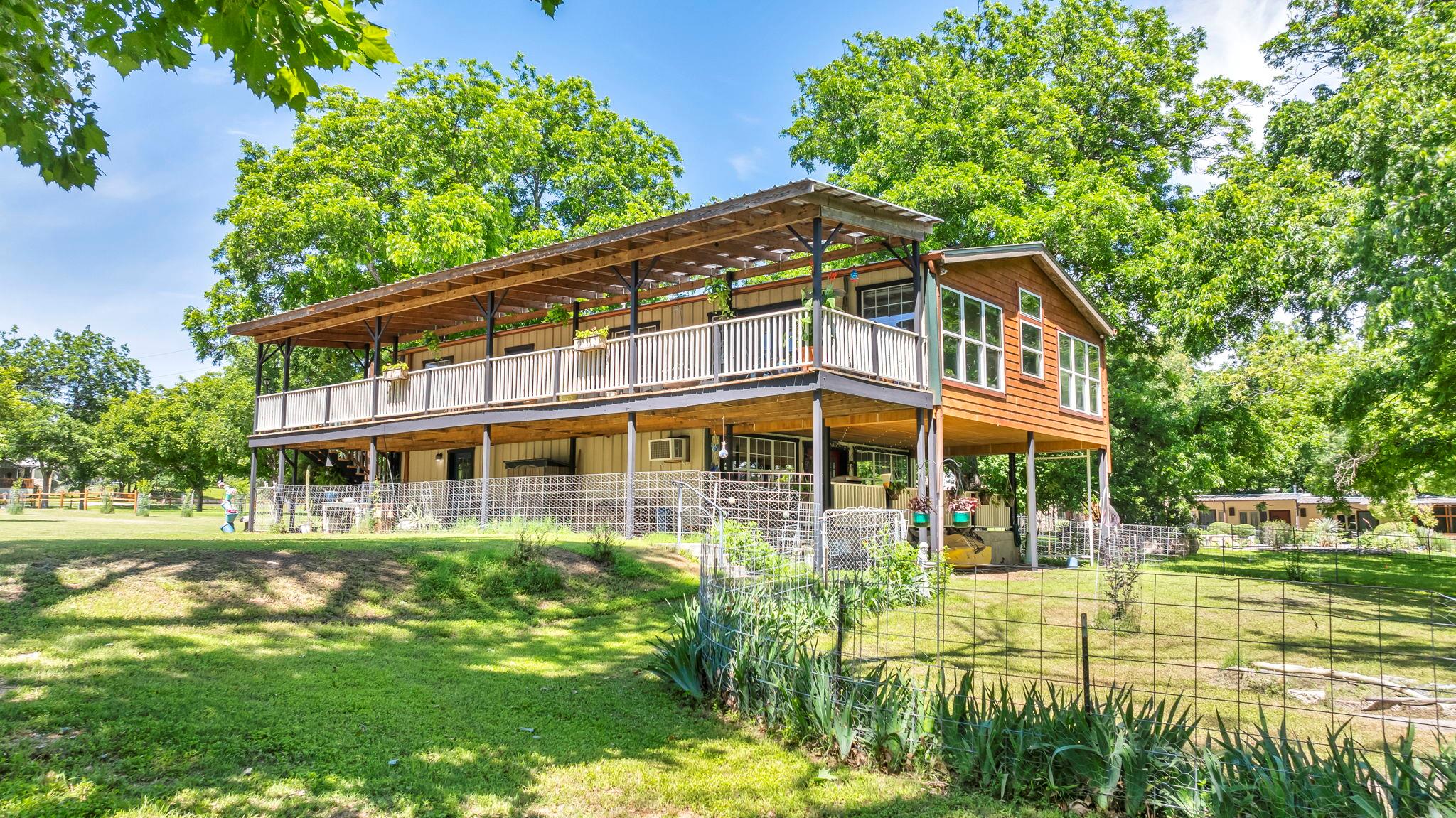 3715 Lakeview Dr, Cottonwood Shores, TX 78657