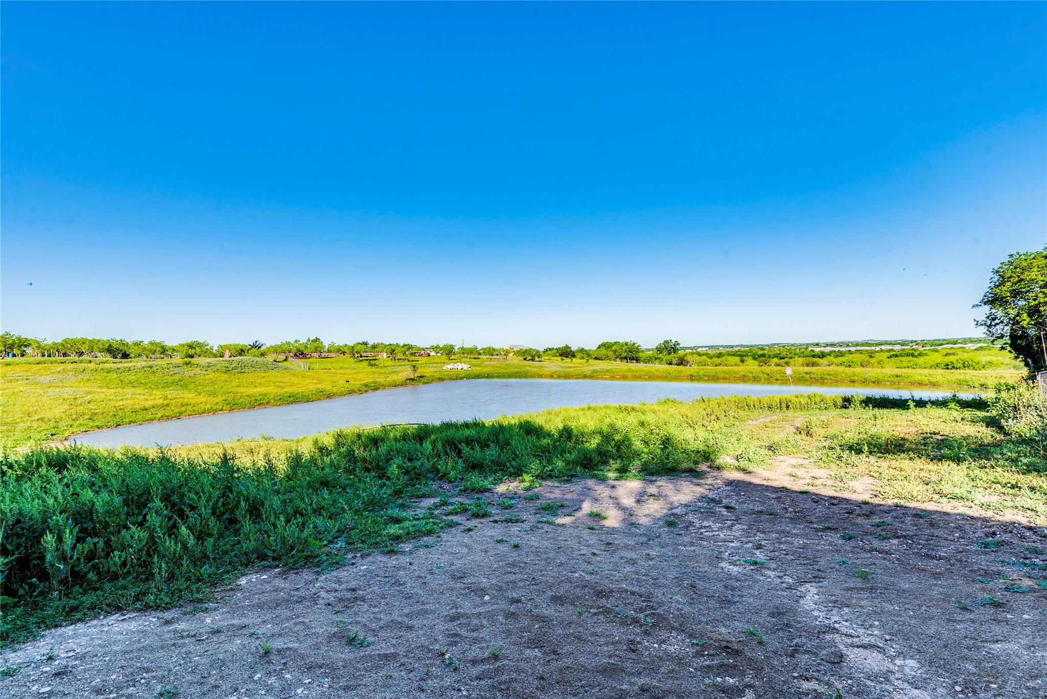 501 Engelke Rd, Niederwald, TX 78640