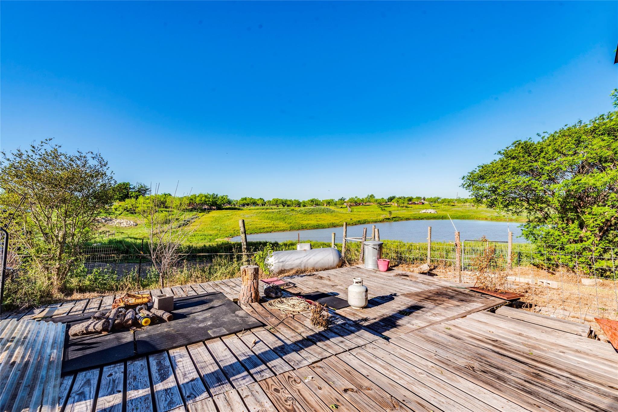 501 Engelke Rd, Niederwald, TX 78640