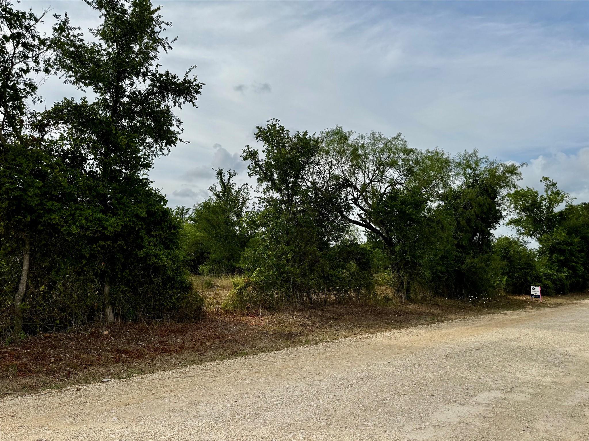 255 Crooked Rd, Dale, TX 78616