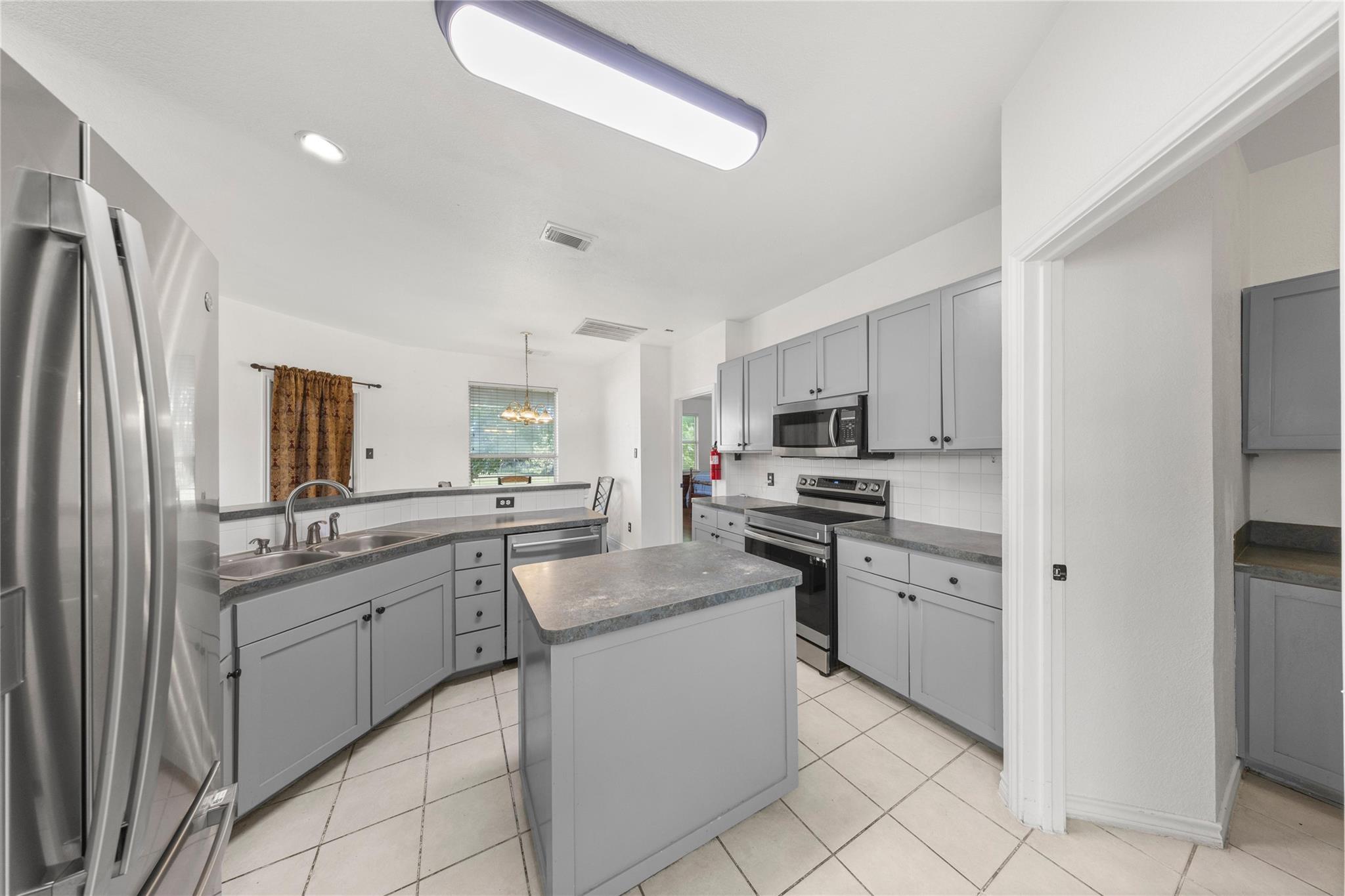 109 River View Rd, Liberty Hill, TX 78642