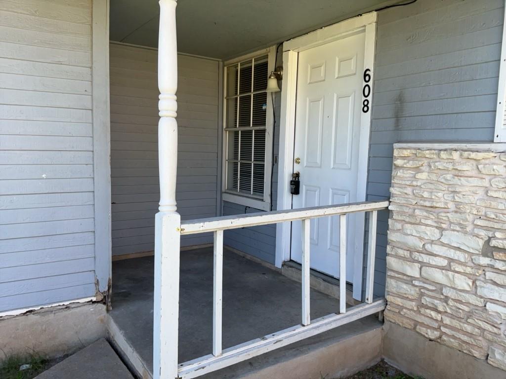 608 Greenlawn Blvd, Round Rock, TX 78664