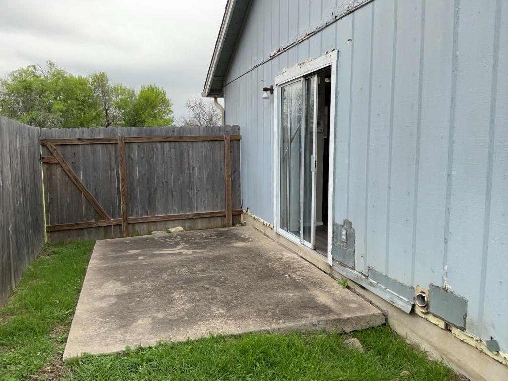 608 Greenlawn Blvd, Round Rock, TX 78664