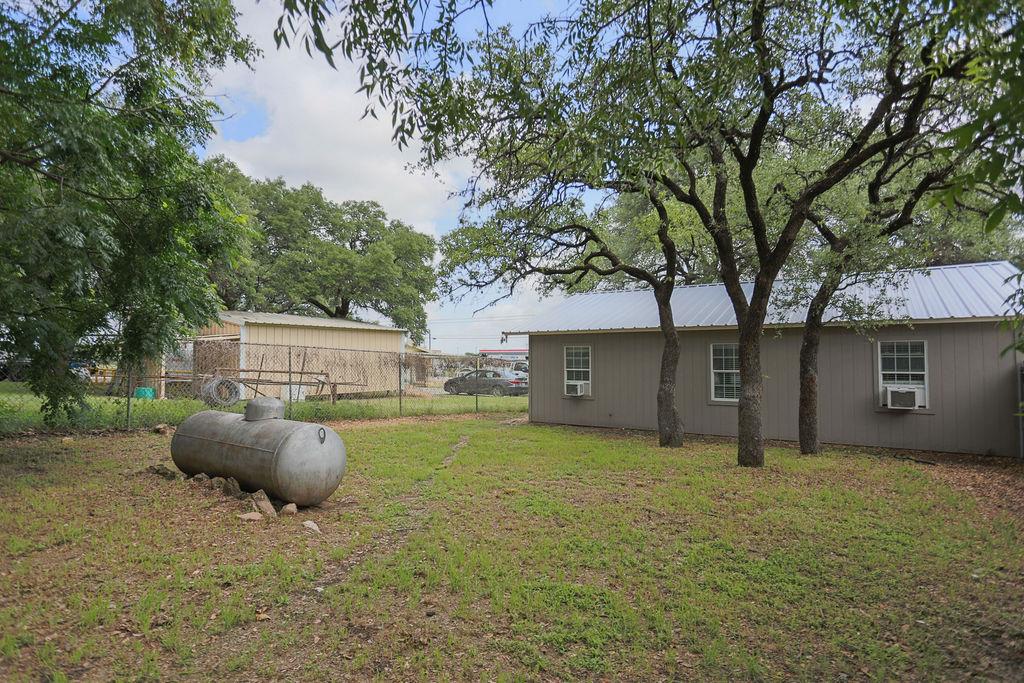 412 S 281 Highway, Johnson City, TX 78636