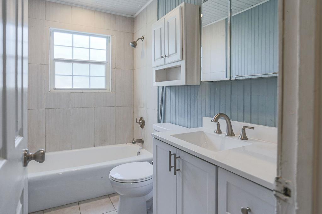 412 S 281 Highway, Johnson City, TX 78636