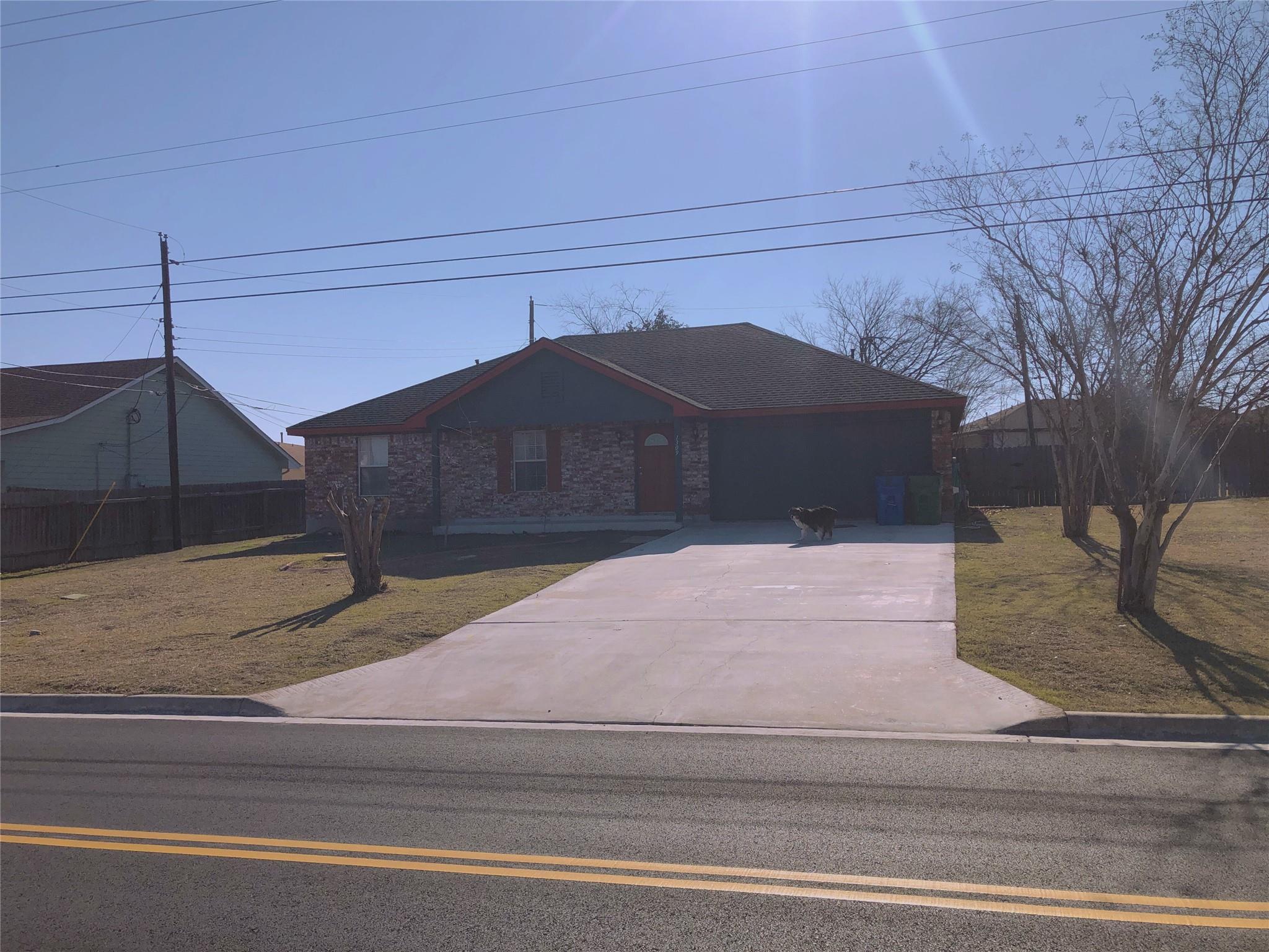 1309 Mallard Ln, Taylor, TX 76574