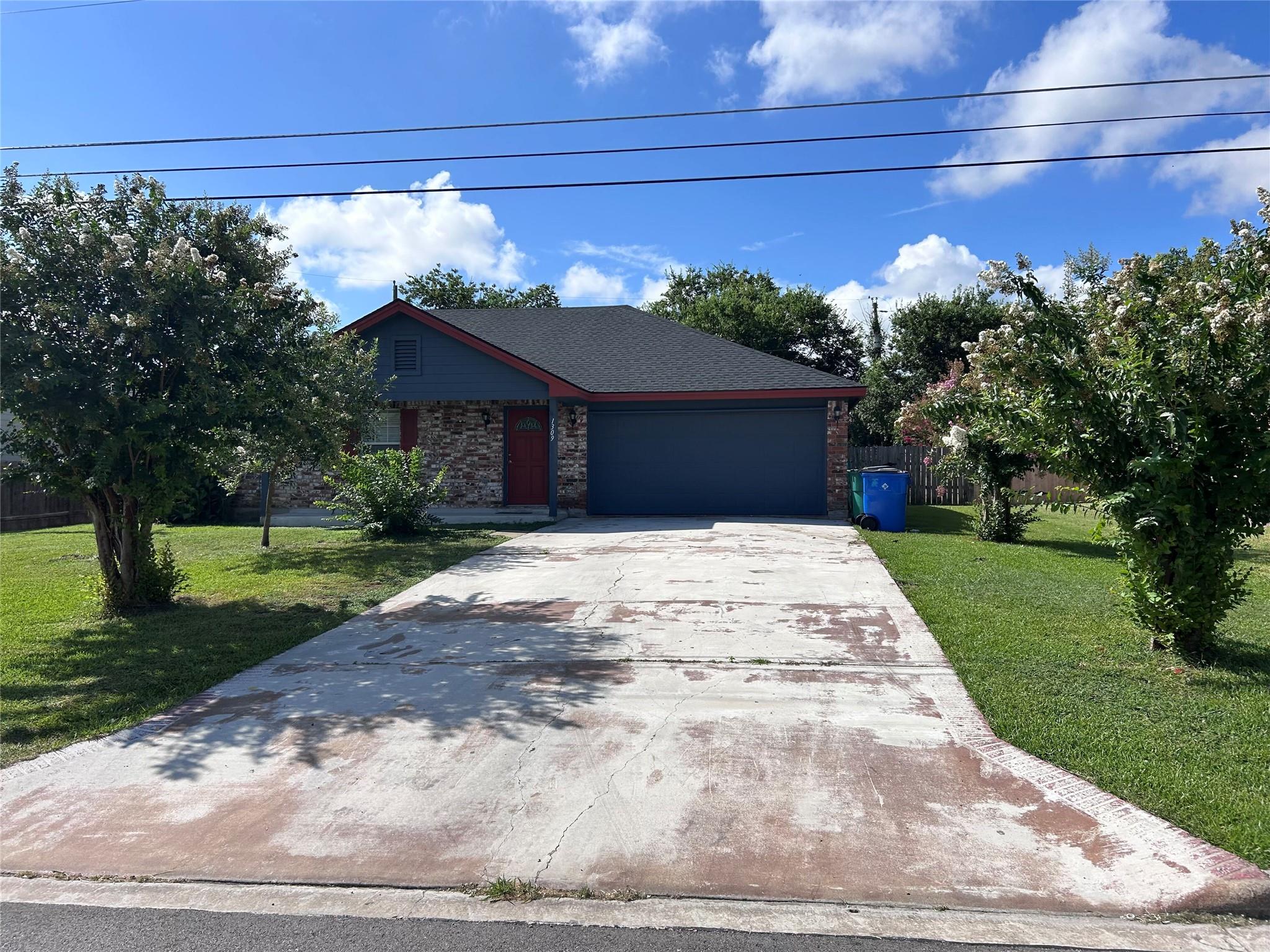 1309 Mallard Ln, Taylor, TX 76574
