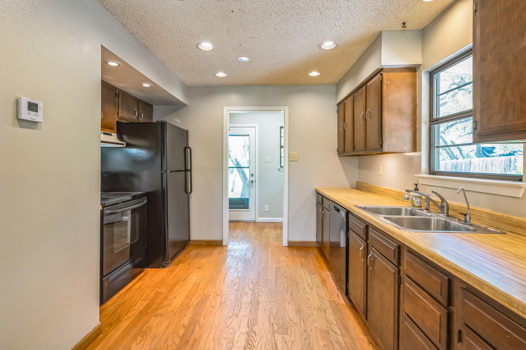 8902 Butler Cir, Austin, TX 78737