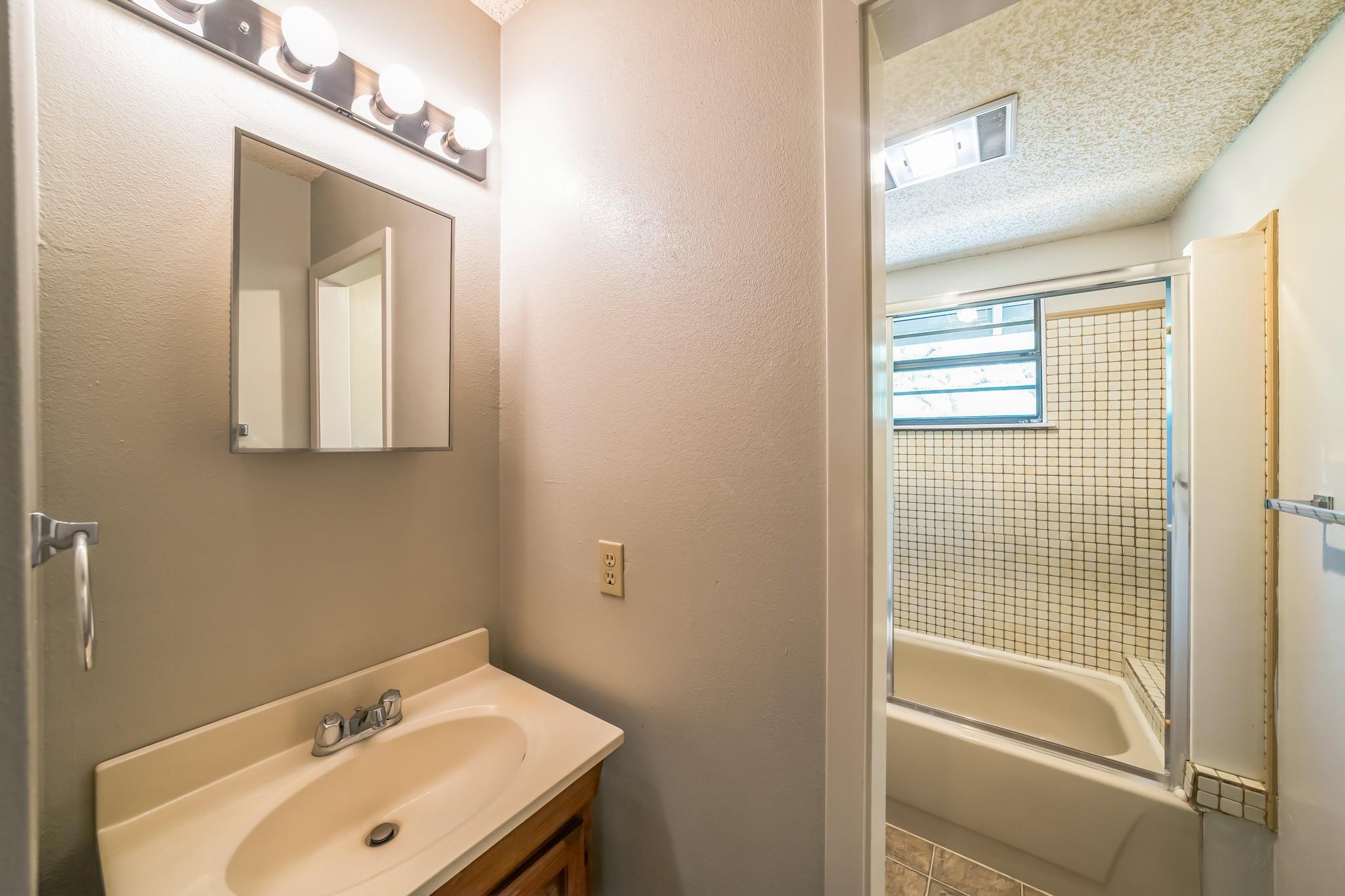 8902 Butler Cir, Austin, TX 78737