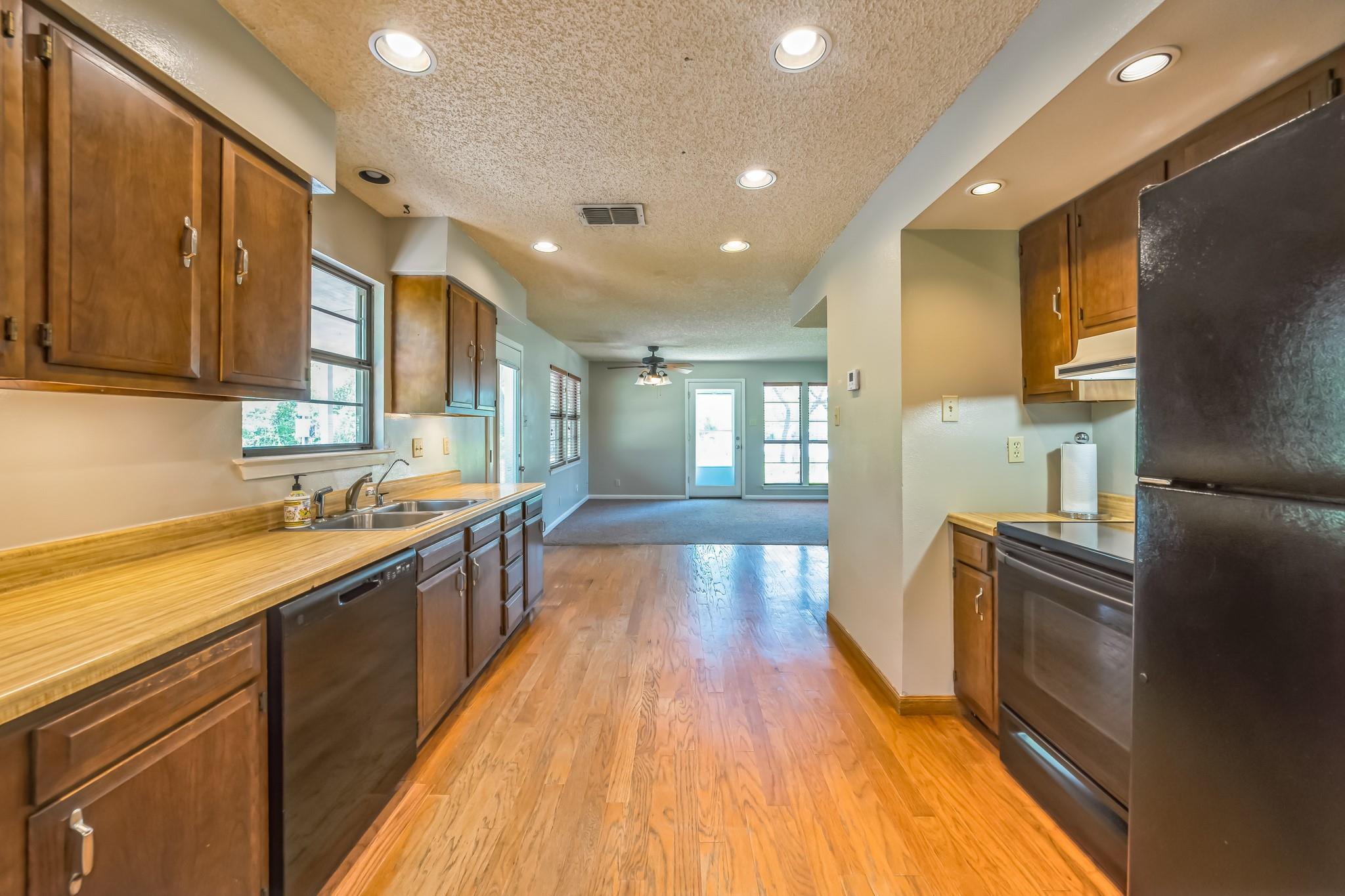 8902 Butler Cir, Austin, TX 78737