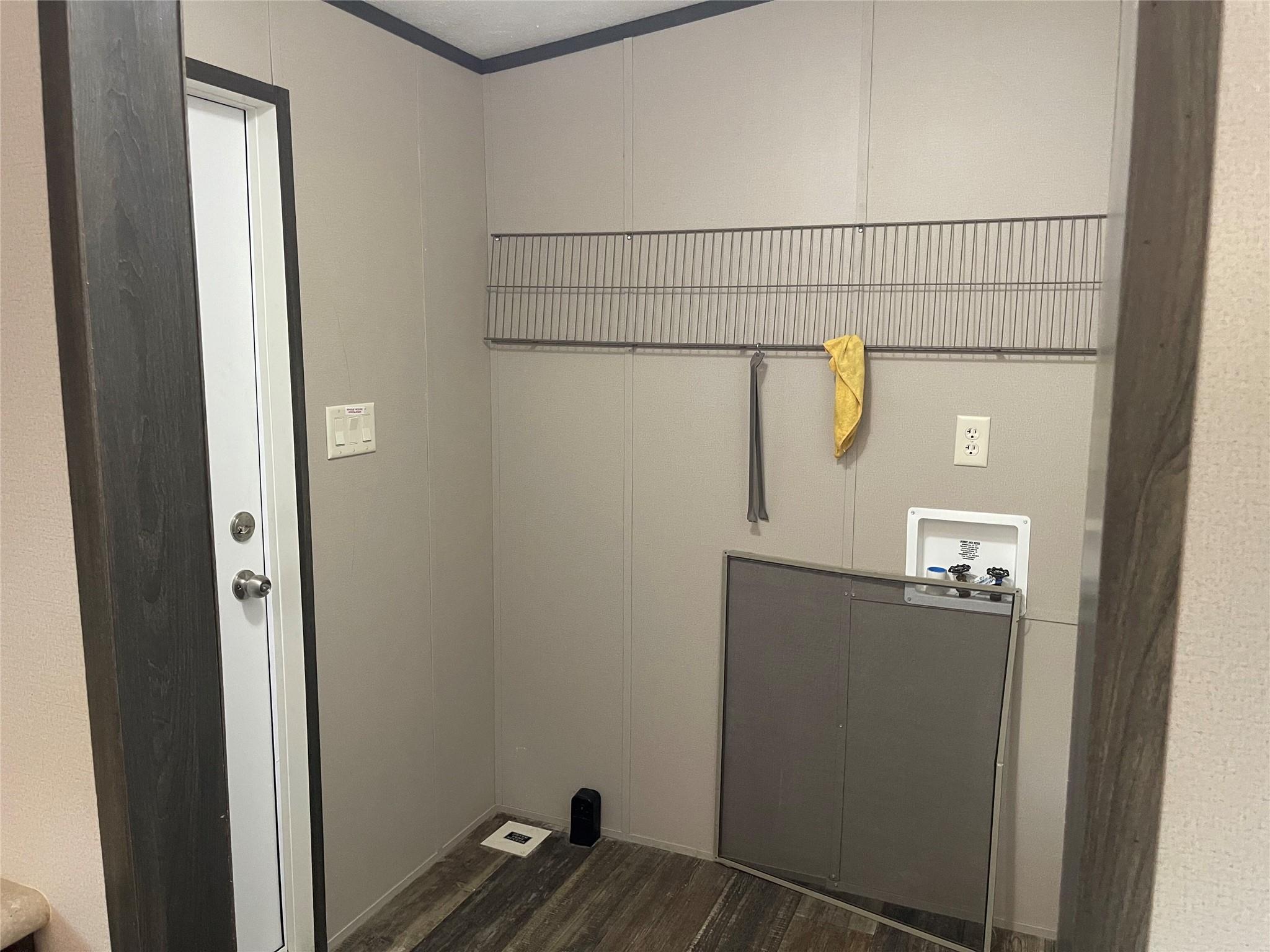 1766 Sandy Creek Rd, Red Rock, TX 78616