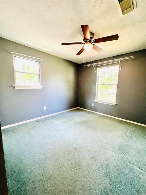 2105 W Gillis Ave, Cameron, TX 76520